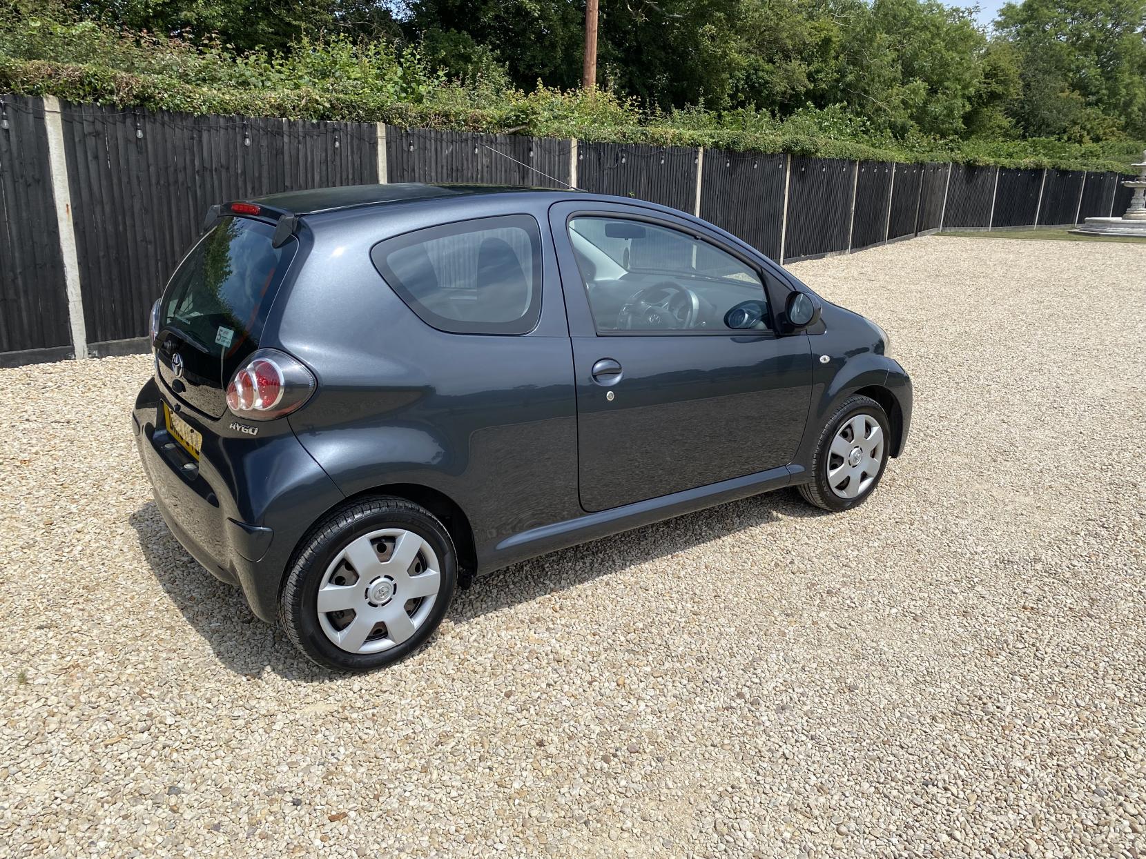 Toyota AYGO 1.0 VVT-i + Hatchback 3dr Petrol MultiMode Euro 5 (67 ps)