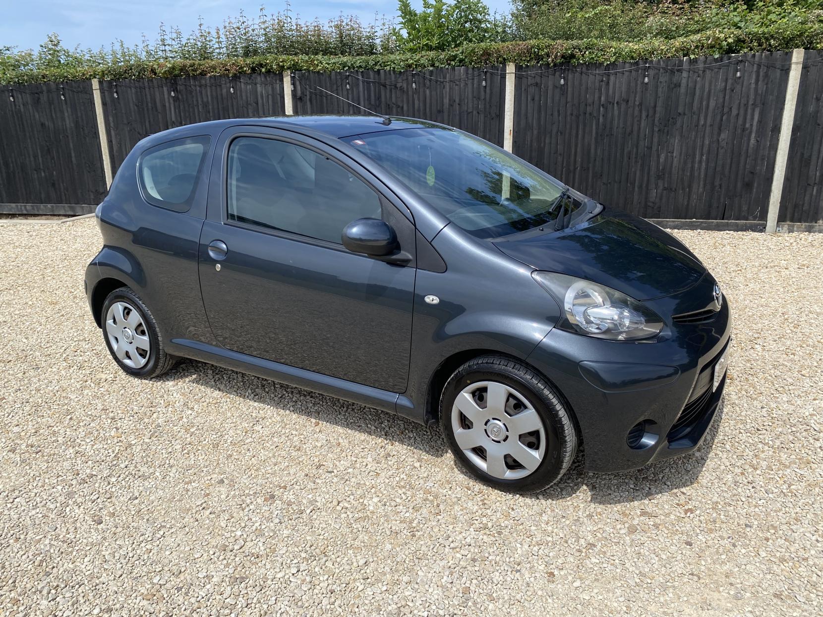 Toyota AYGO 1.0 VVT-i + Hatchback 3dr Petrol MultiMode Euro 5 (67 ps)