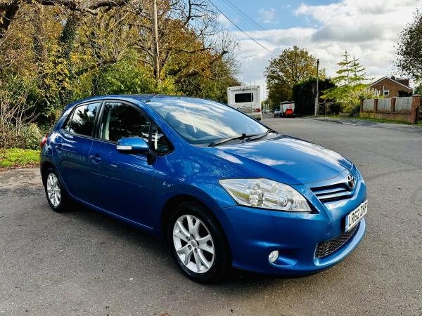 Toyota Auris 1.6 V-Matic Colour Collection Hatchback 5dr Petrol Manual Euro 5 (132 ps)