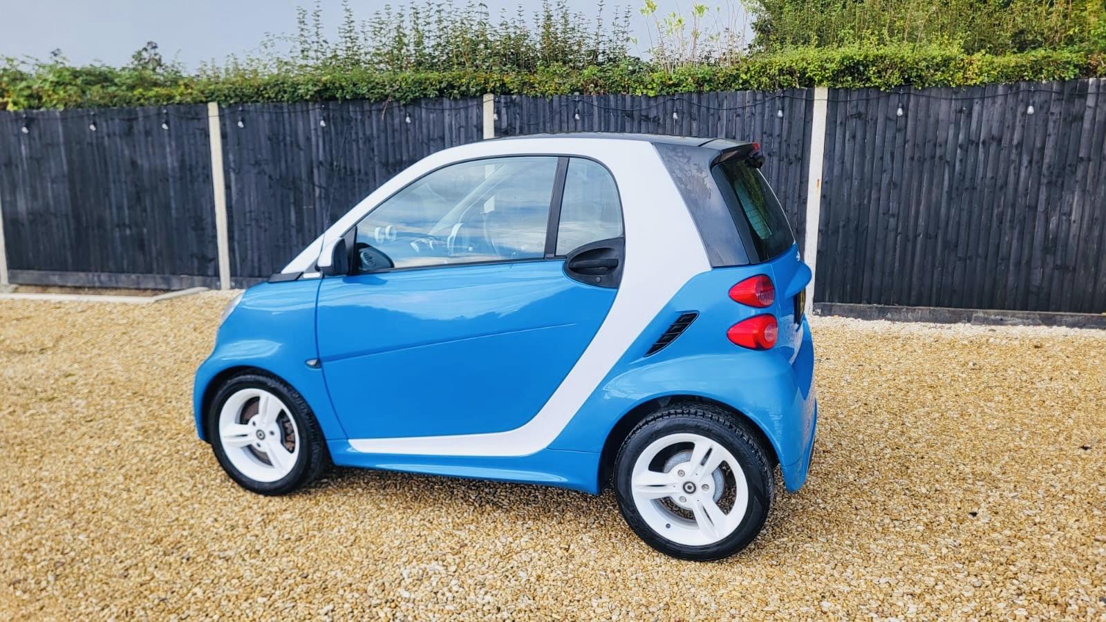 Smart fortwo 1.0 MHD Iceshine Coupe 2dr Petrol SoftTouch Euro 5 (s/s) (71 bhp)