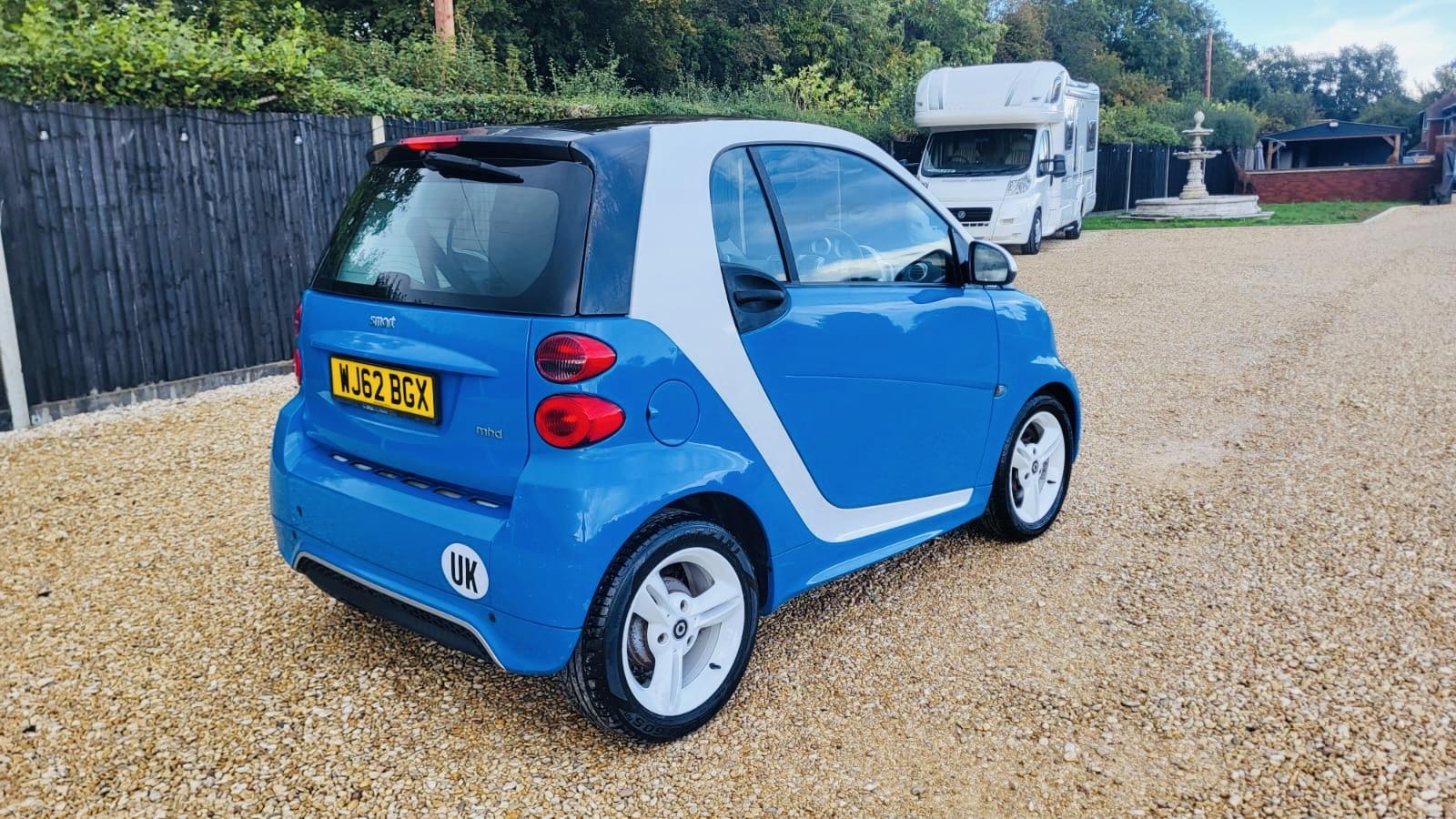 Smart fortwo 1.0 MHD Iceshine Coupe 2dr Petrol SoftTouch Euro 5 (s/s) (71 bhp)
