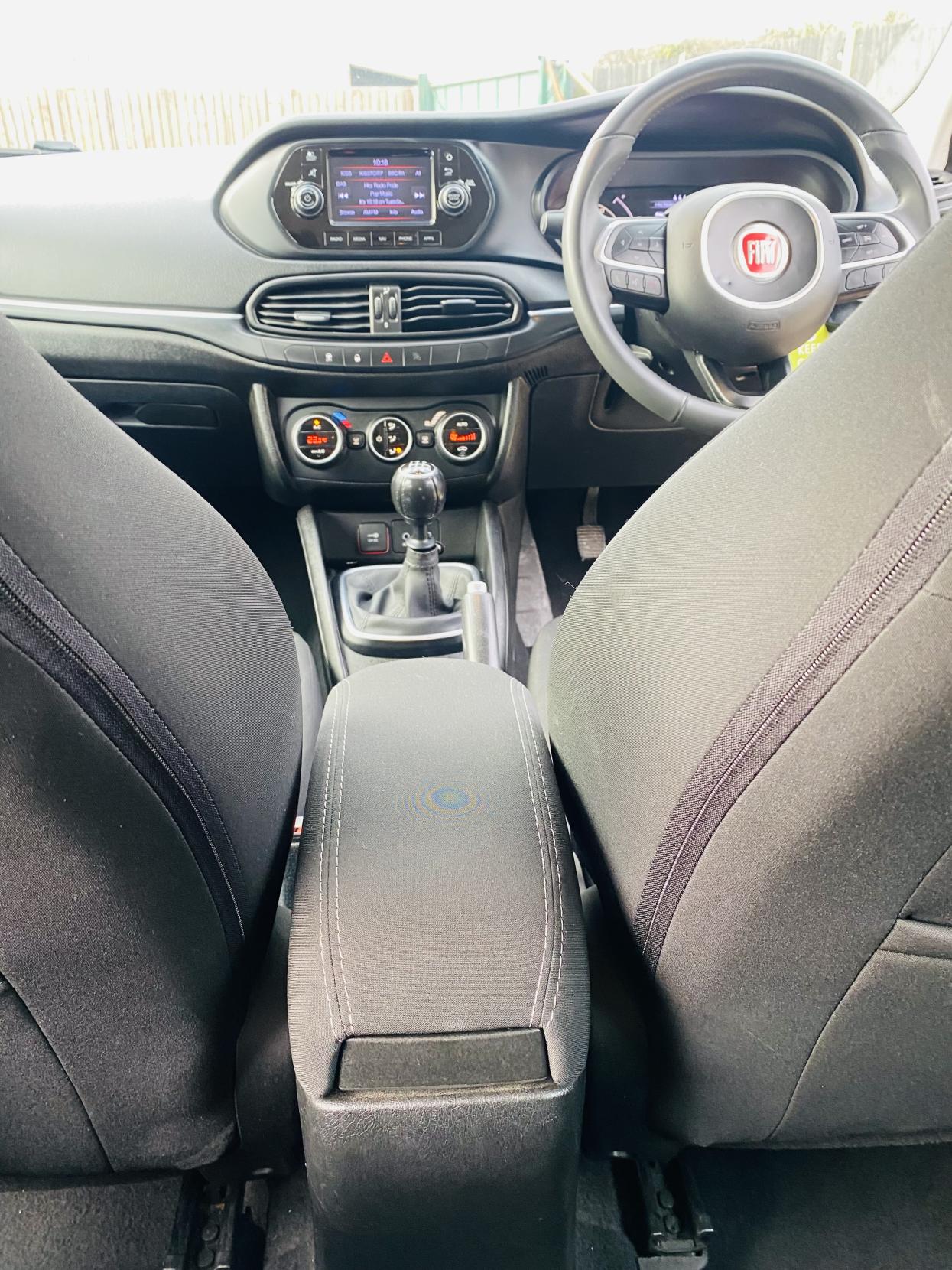 Fiat Tipo 1.4 MPI Lounge Hatchback 5dr Petrol Manual Euro 6 (95 ps)