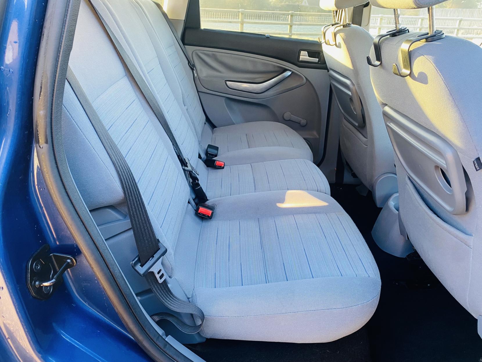 Ford C-Max 2.0 Zetec MPV 5dr Petrol Automatic (194 g/km, 143 bhp)