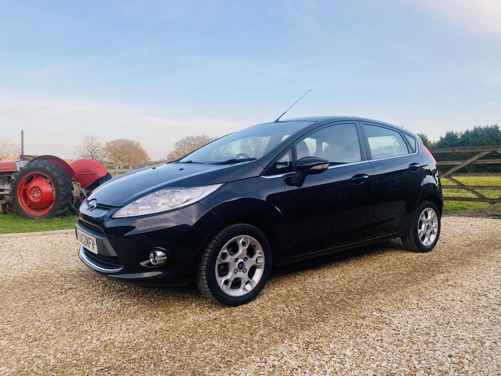 Ford Fiesta 1.4 Zetec Hatchback 5dr Petrol Automatic (154 g/km, 94 bhp)