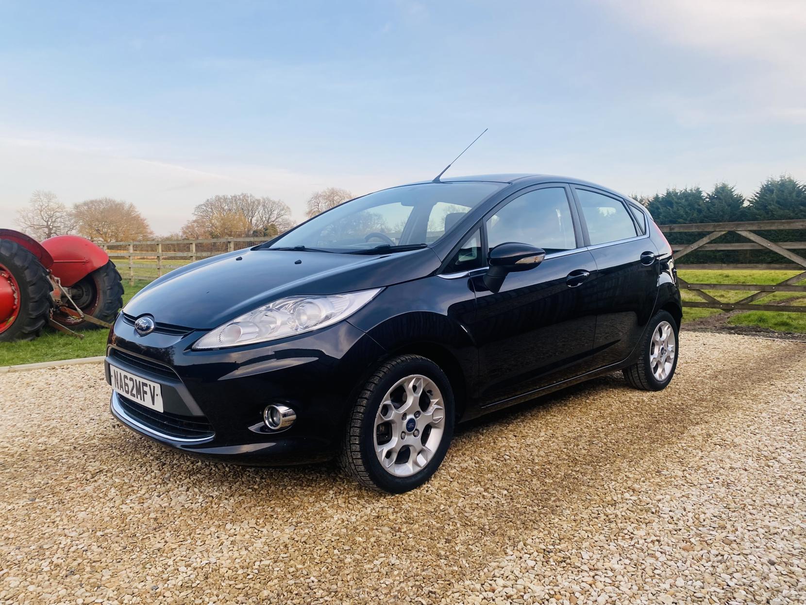 Ford Fiesta 1.4 Zetec Hatchback 5dr Petrol Automatic (154 g/km, 94 bhp)