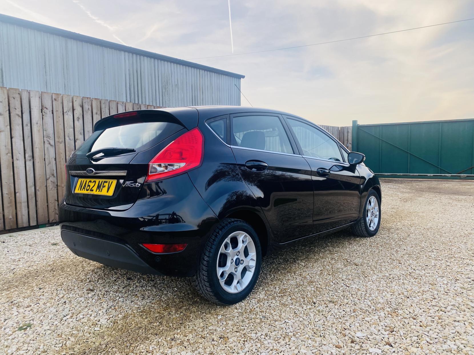 Ford Fiesta 1.4 Zetec Hatchback 5dr Petrol Automatic (154 g/km, 94 bhp)