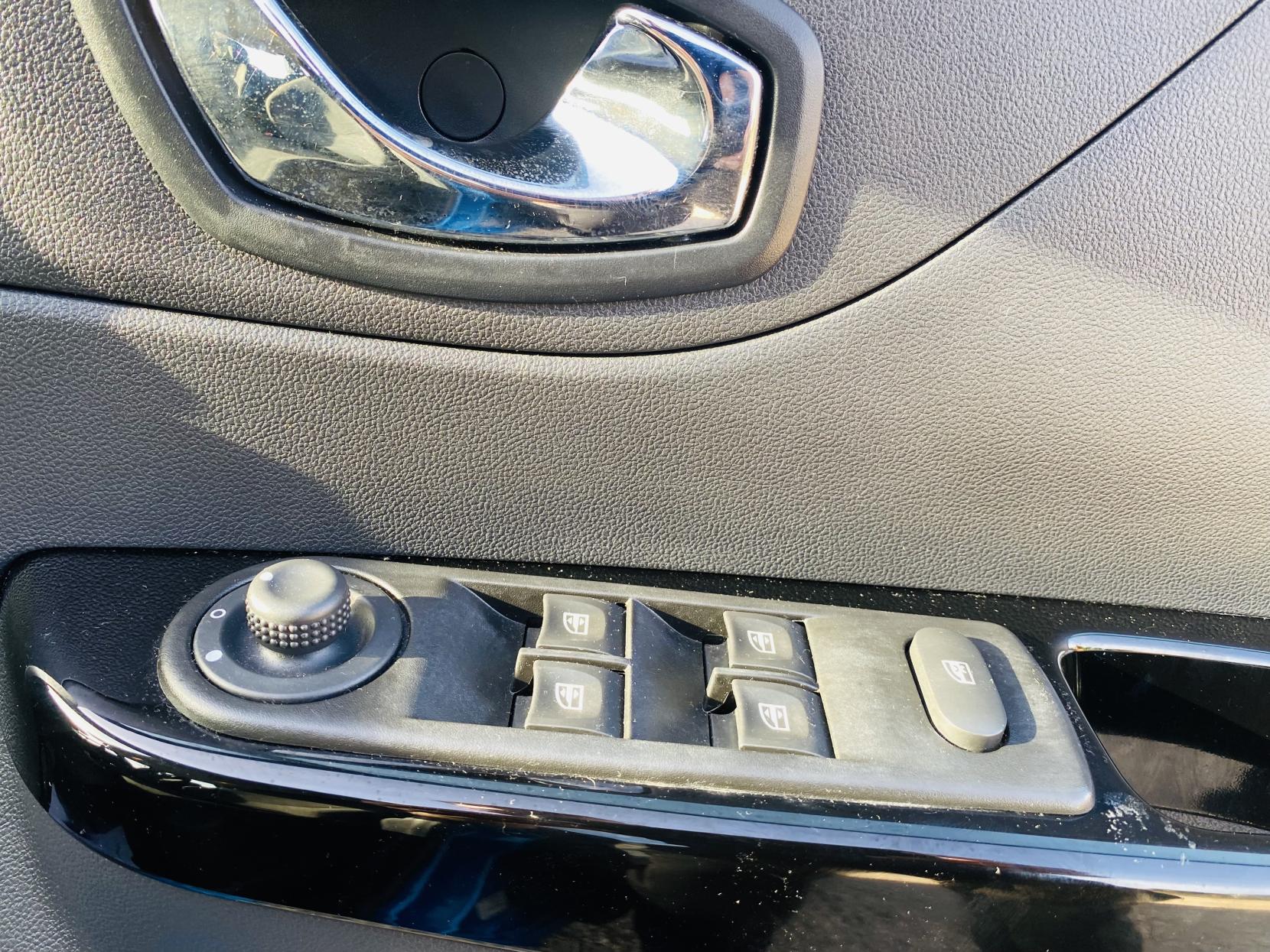Renault Captur 1.5 dCi ENERGY Dynamique Nav SUV 5dr Diesel Manual Euro 6 (s/s) (90 ps)