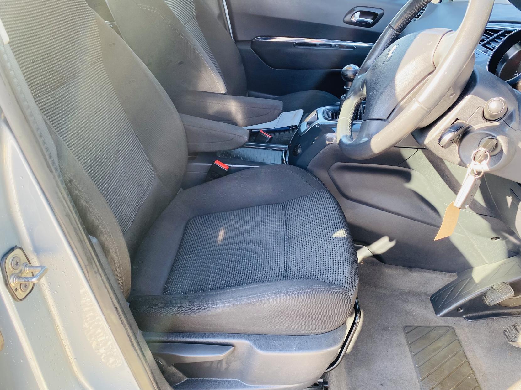 Peugeot 5008 1.6 HDi Sport MPV 5dr Diesel Manual Euro 5 (112 ps)