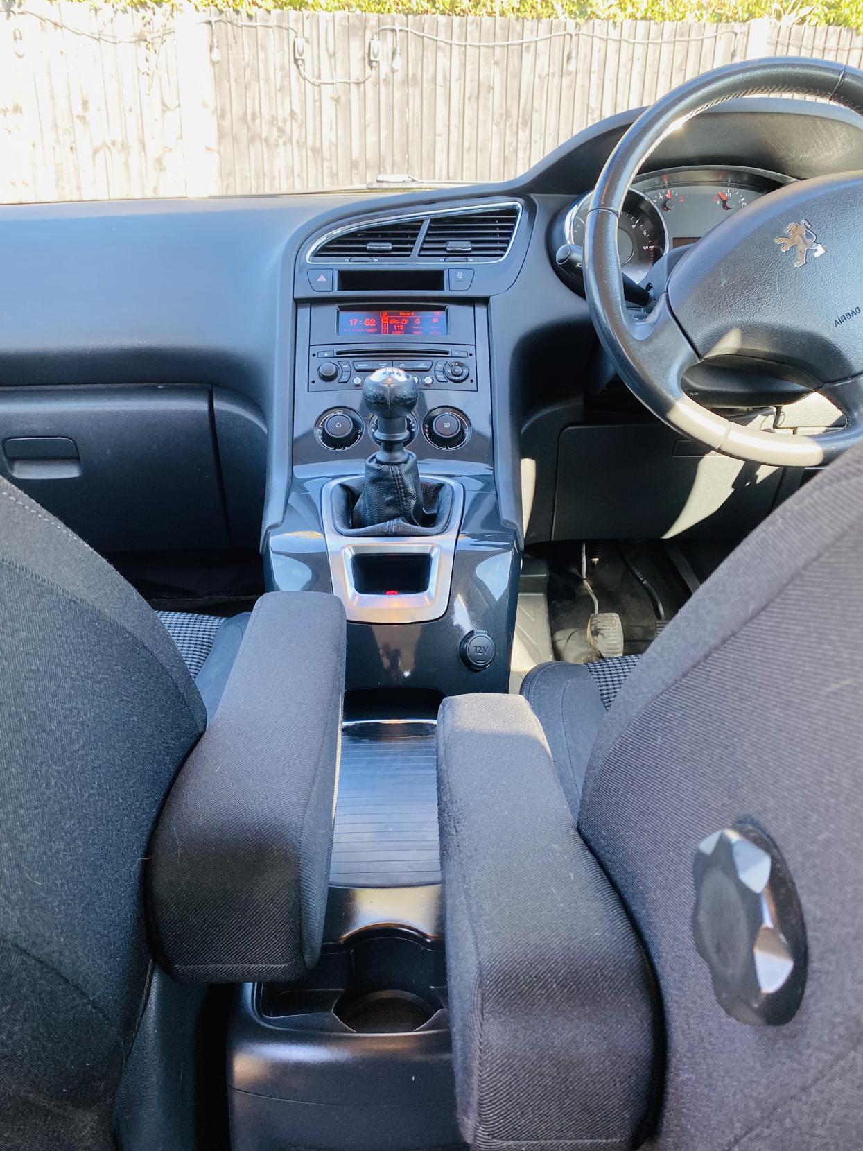 Peugeot 5008 1.6 HDi Sport MPV 5dr Diesel Manual Euro 5 (112 ps)