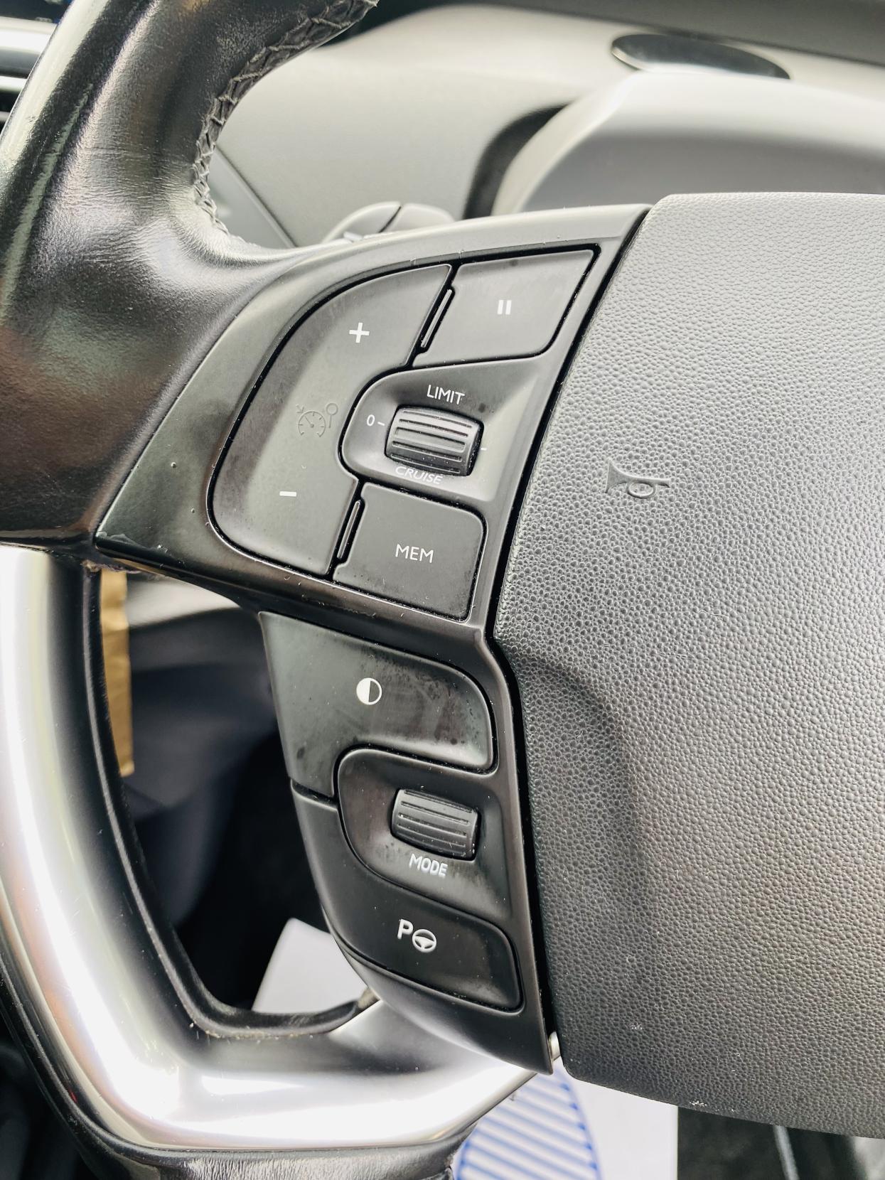 Citroen C4 Picasso 1.6 e-HDi Exclusive+ MPV 5dr Diesel ETG6 Euro 5 (s/s) (115 ps)