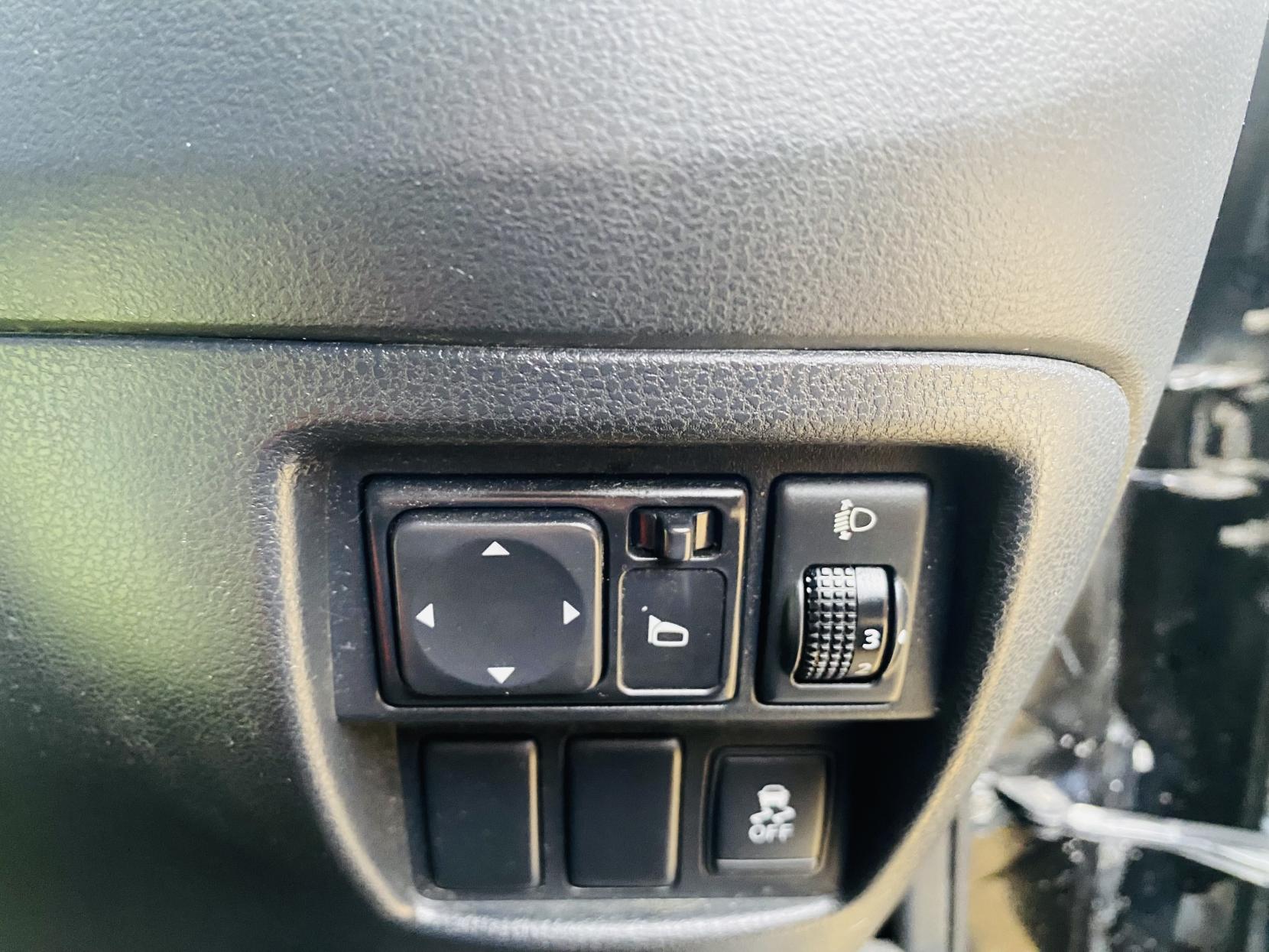 Nissan Juke 1.6 Acenta SUV 5dr Petrol Manual Euro 5 (s/s) (117 ps)