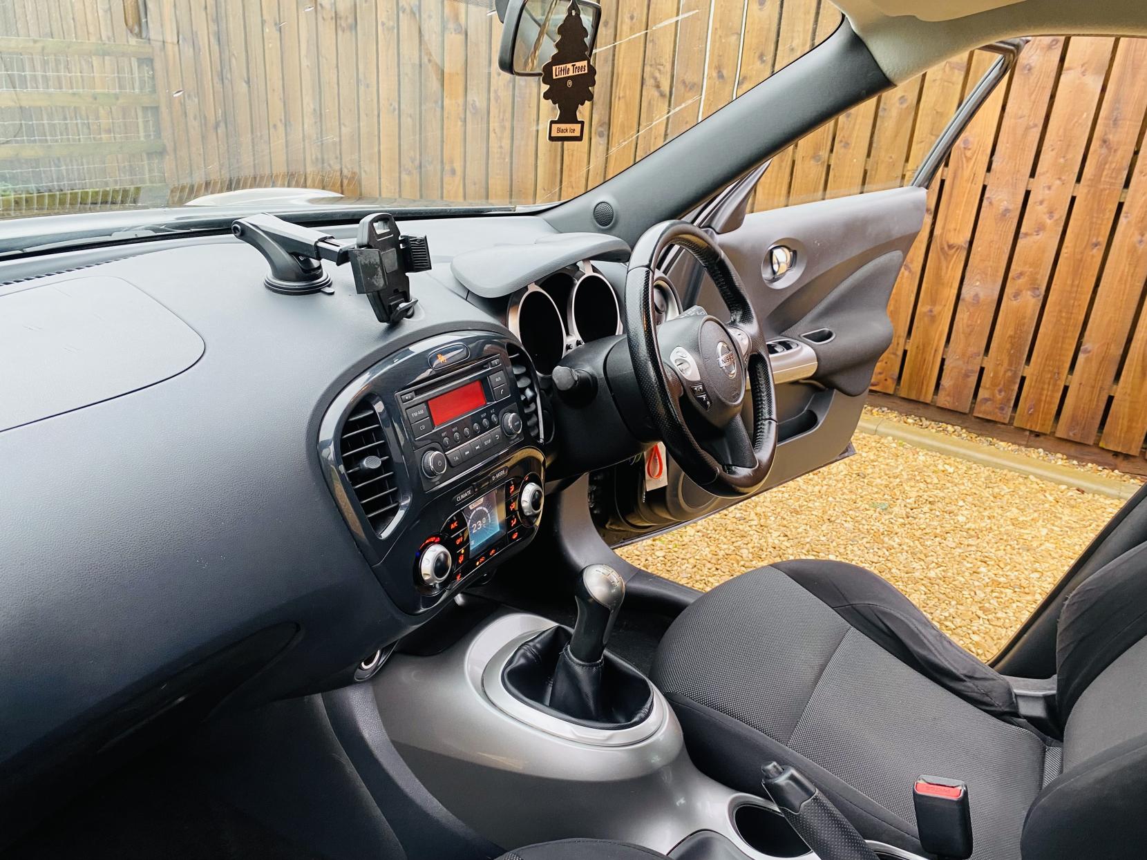 Nissan Juke 1.6 Acenta SUV 5dr Petrol Manual Euro 5 (s/s) (117 ps)