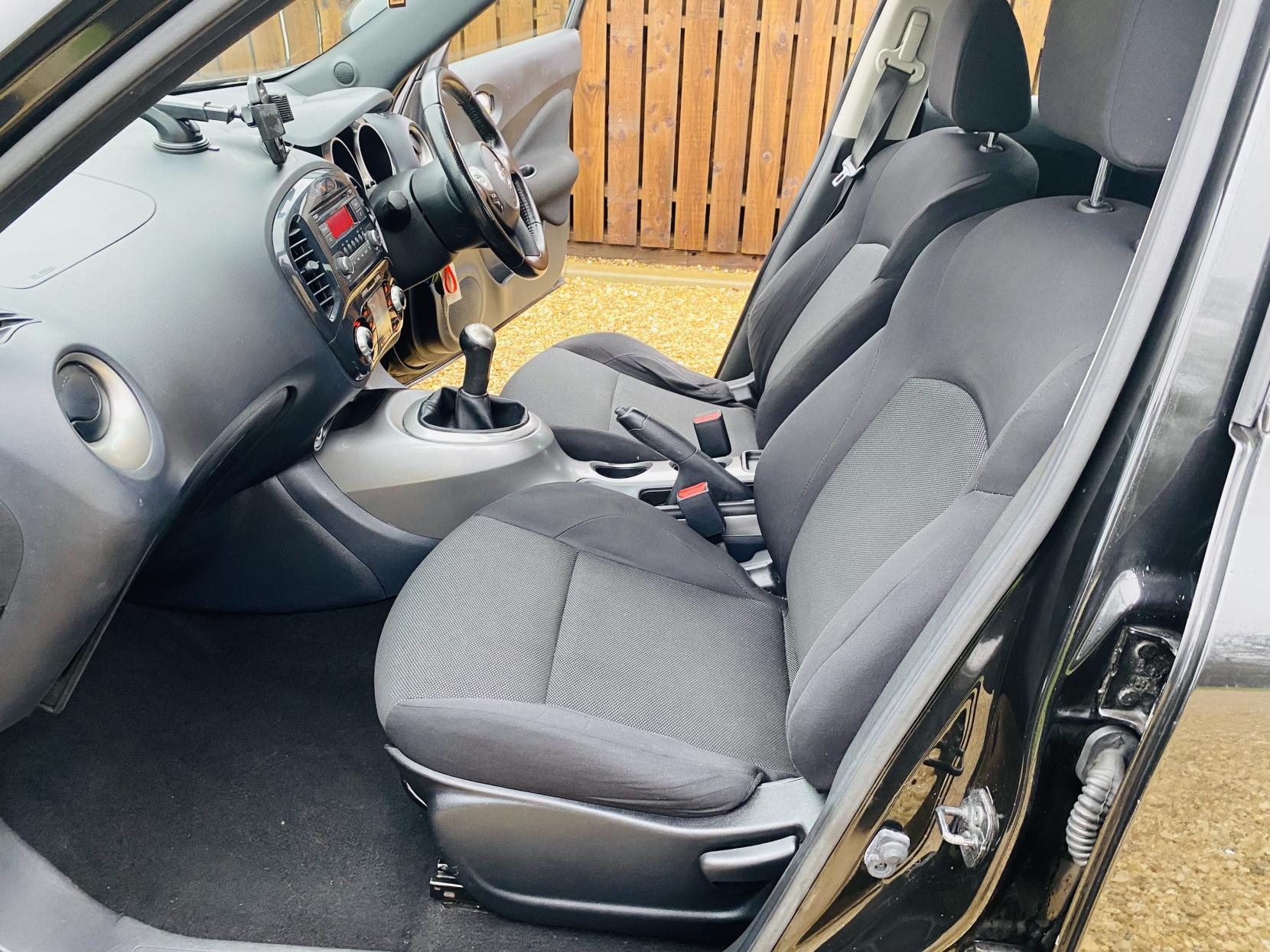 Nissan Juke 1.6 Acenta SUV 5dr Petrol Manual Euro 5 (s/s) (117 ps)