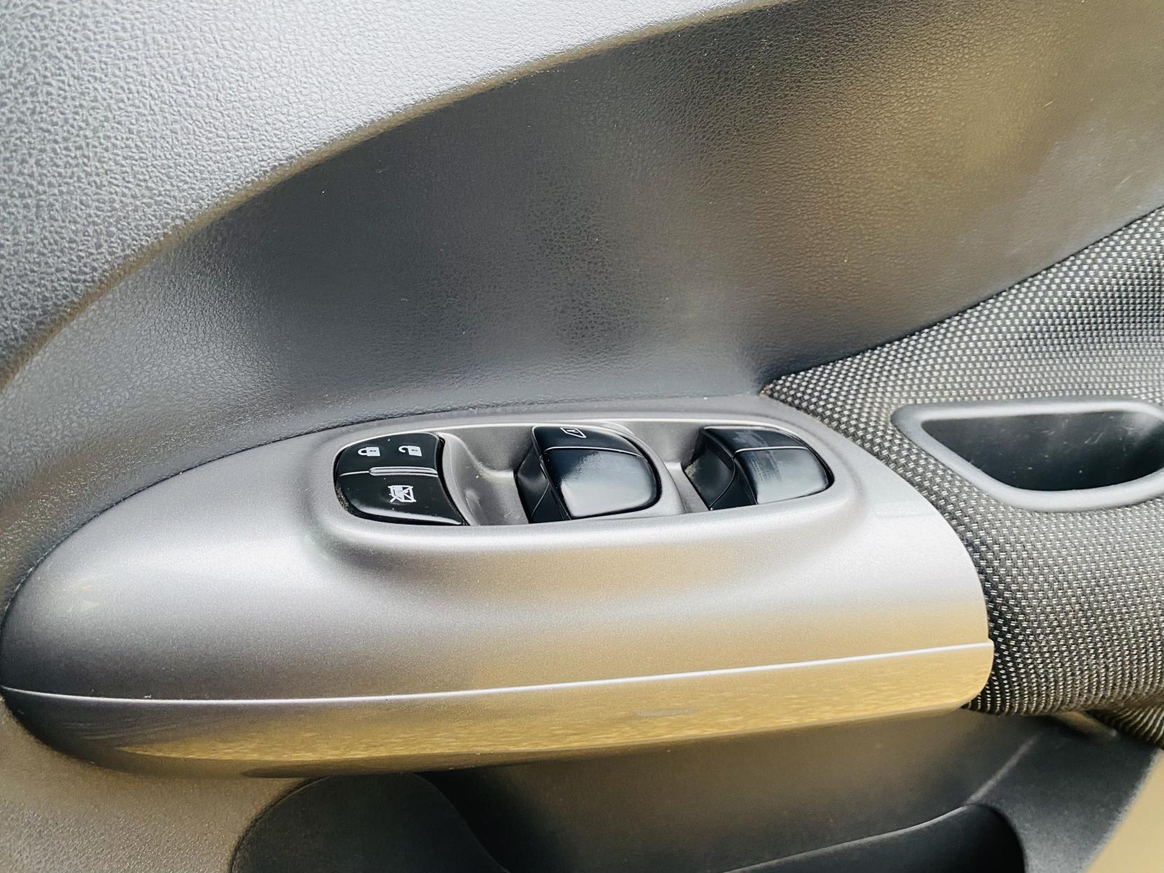 Nissan Juke 1.6 Acenta SUV 5dr Petrol Manual Euro 5 (s/s) (117 ps)