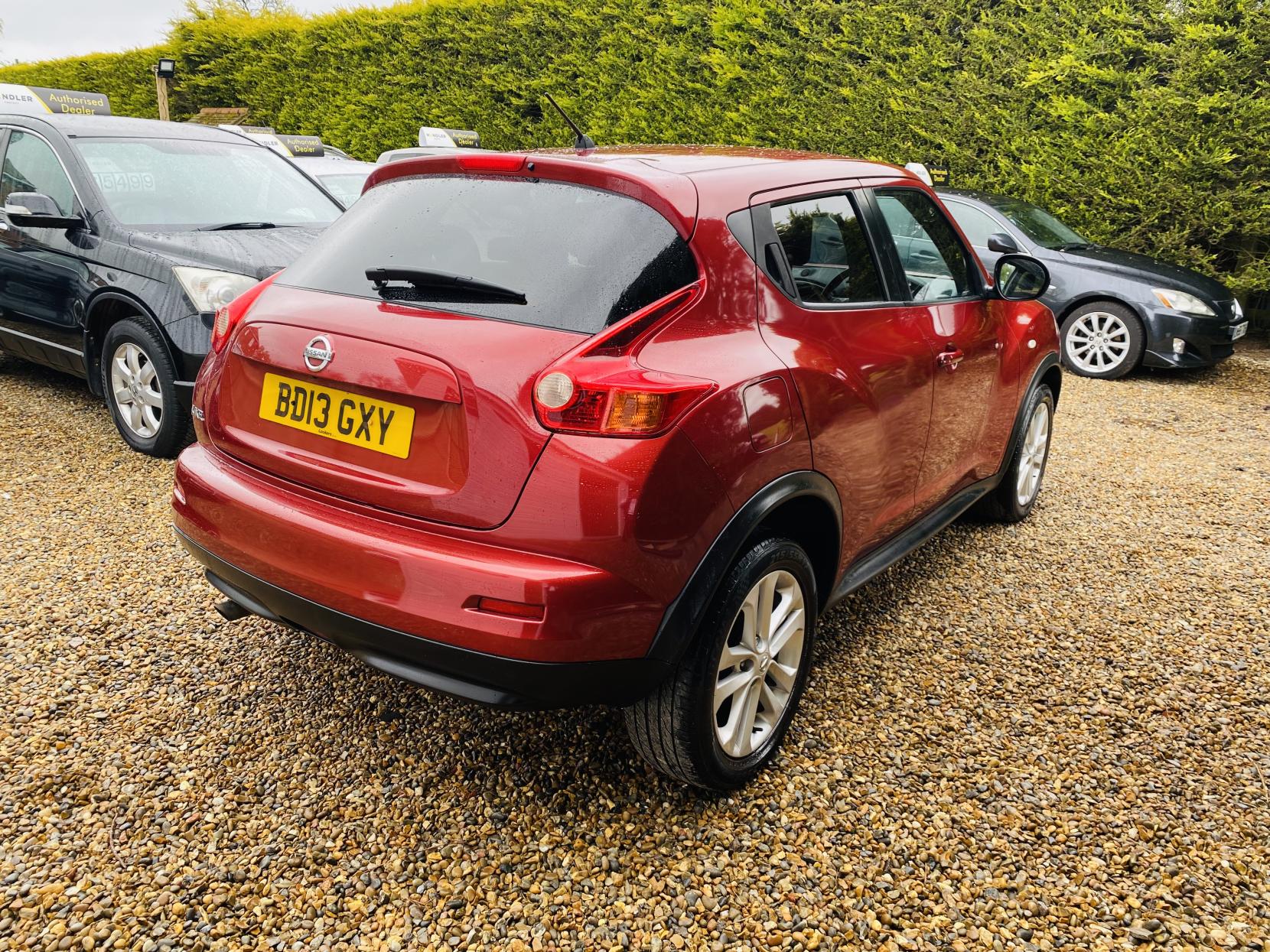 Nissan Juke 1.6 Acenta Premium SUV 5dr Petrol CVT Euro 5 (117 ps)