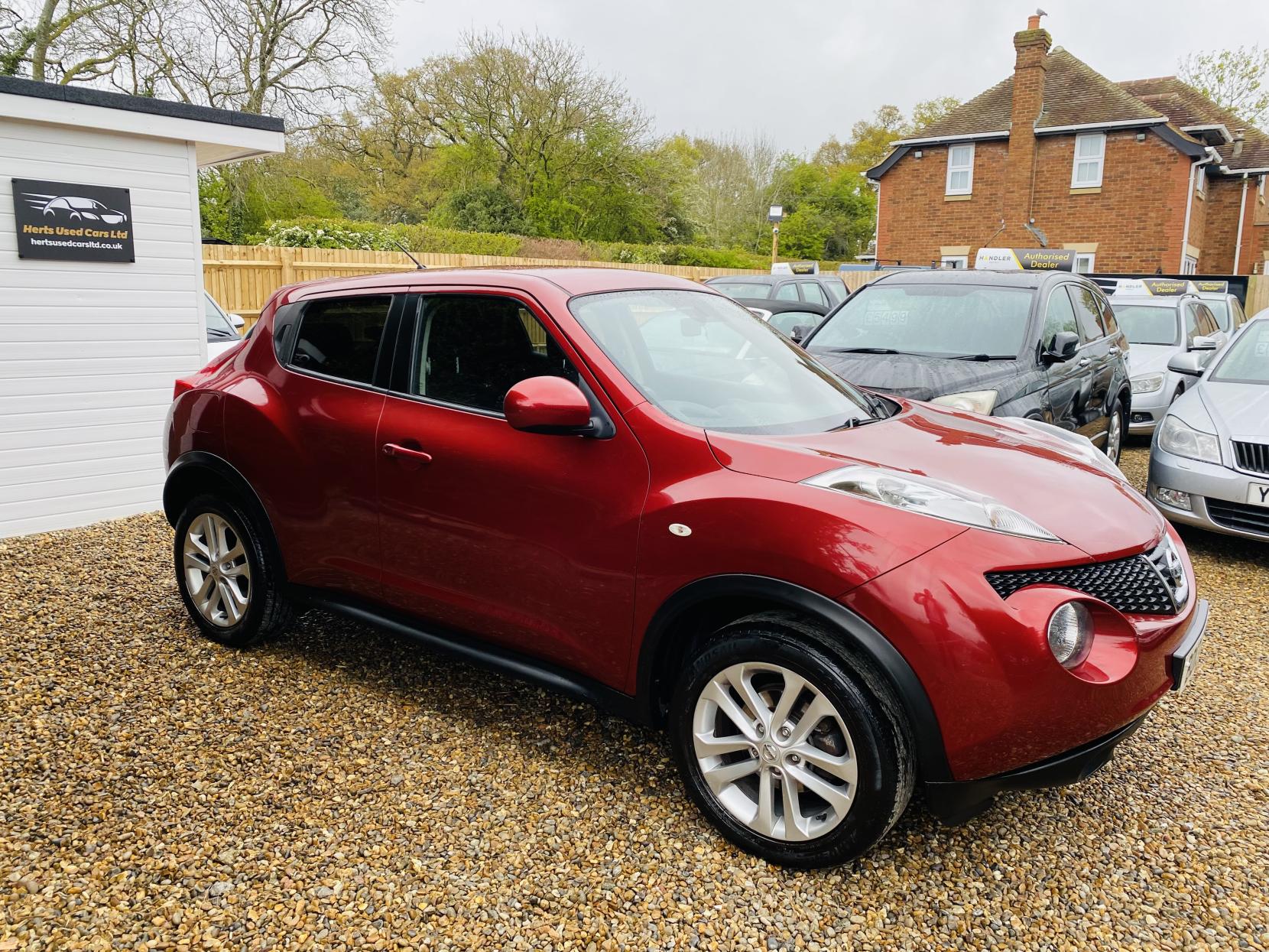 Nissan Juke 1.6 Acenta Premium SUV 5dr Petrol CVT Euro 5 (117 ps)