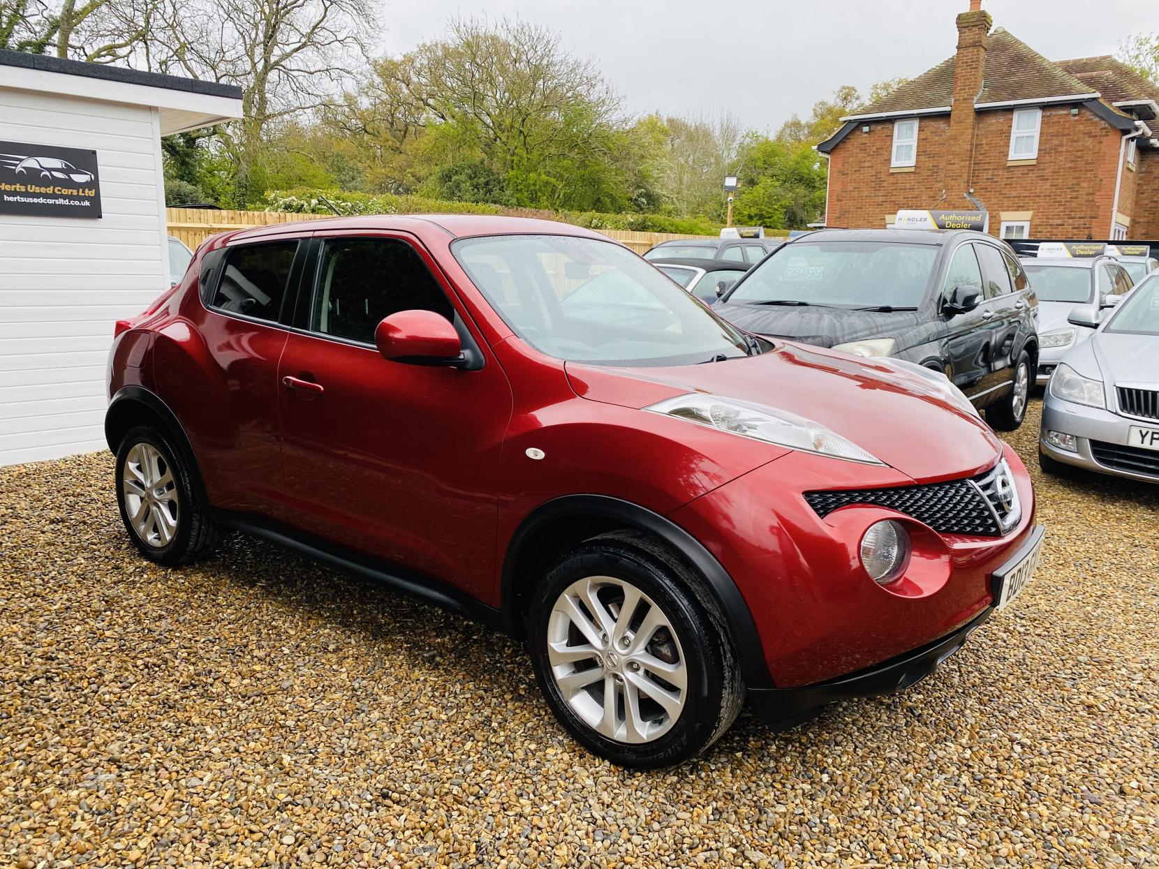 Nissan Juke 1.6 Acenta Premium SUV 5dr Petrol CVT Euro 5 (117 ps)