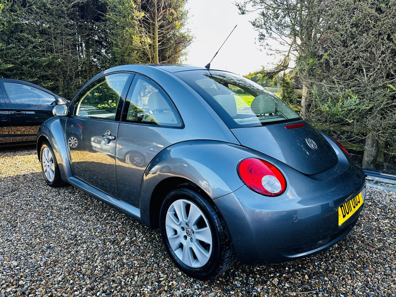 Volkswagen Beetle 2.0 Hatchback 3dr Petrol Auto Euro 4 (115 ps)