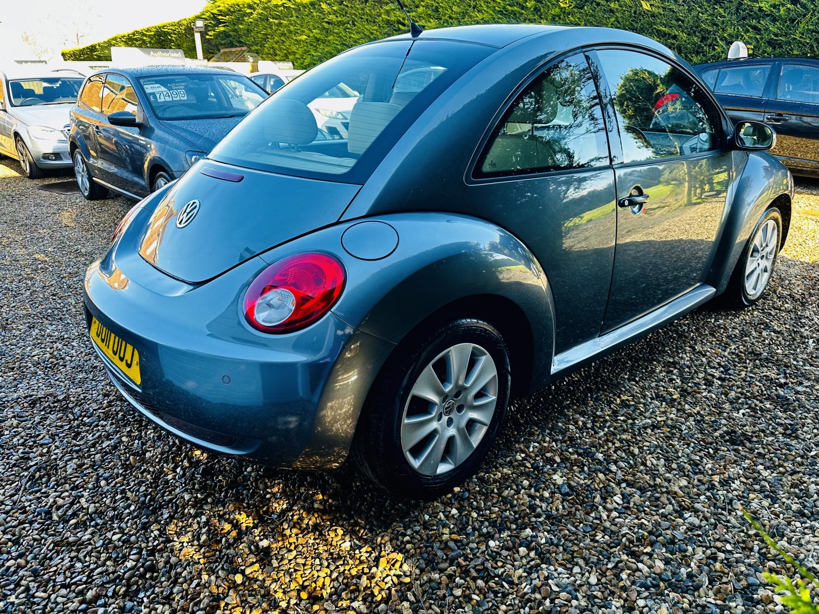 Volkswagen Beetle 2.0 Hatchback 3dr Petrol Auto Euro 4 (115 ps)