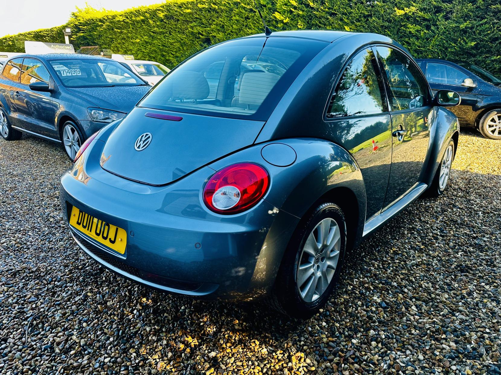 Volkswagen Beetle 2.0 Hatchback 3dr Petrol Auto Euro 4 (115 ps)