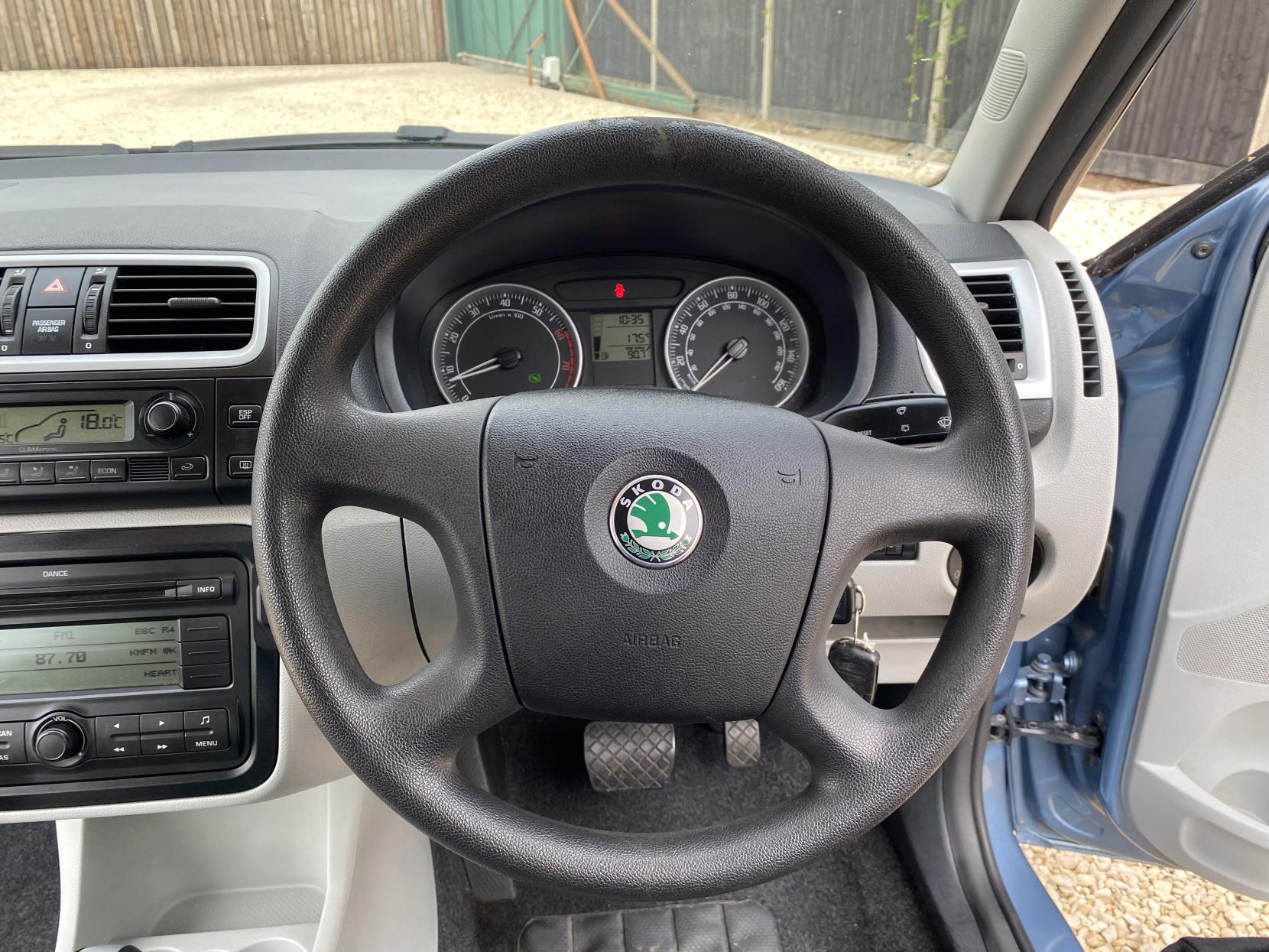 Skoda Fabia 1.6 16V 2 Hatchback 5dr Petrol Tiptronic (180 g/km, 105 bhp)