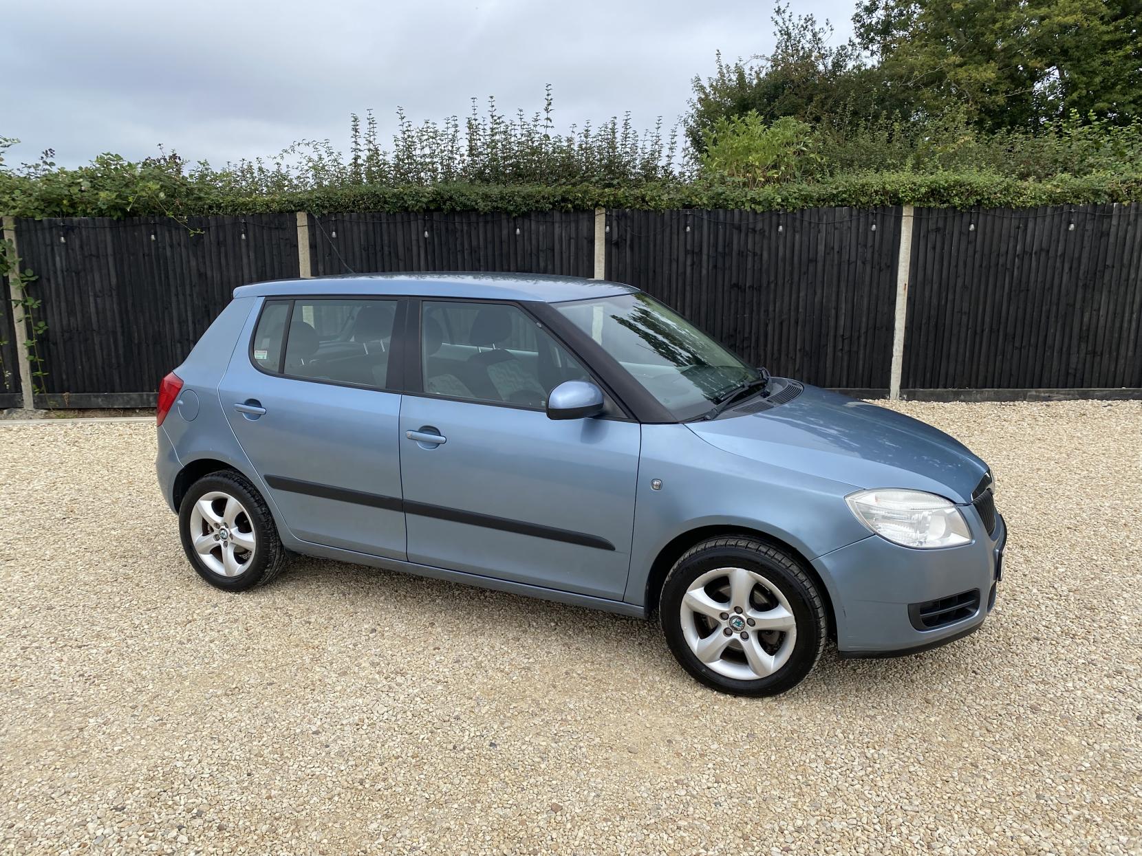 Skoda Fabia 1.6 16V 2 Hatchback 5dr Petrol Tiptronic (180 g/km, 105 bhp)