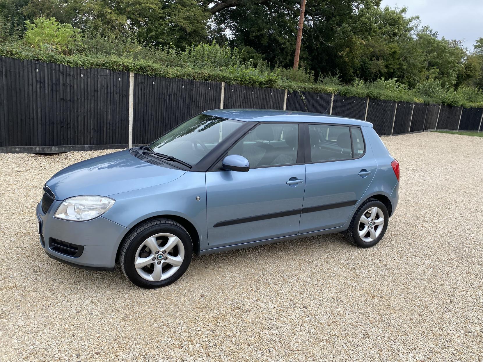 Skoda Fabia 1.6 16V 2 Hatchback 5dr Petrol Tiptronic (180 g/km, 105 bhp)