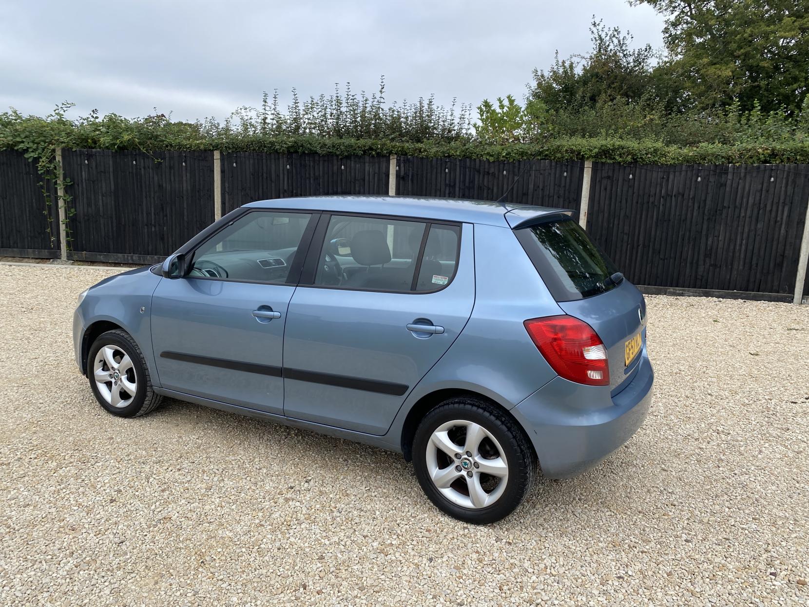 Skoda Fabia 1.6 16V 2 Hatchback 5dr Petrol Tiptronic (180 g/km, 105 bhp)