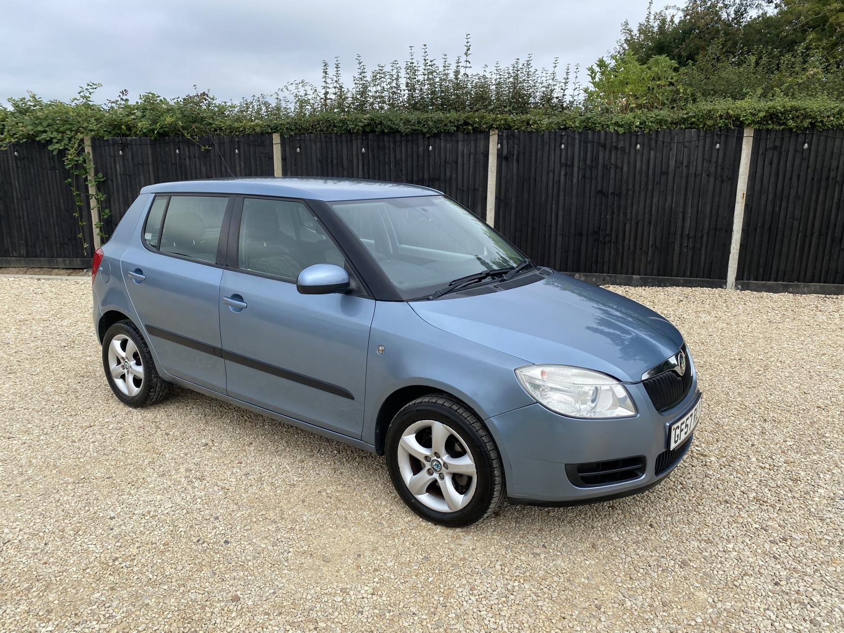 Skoda Fabia 1.6 16V 2 Hatchback 5dr Petrol Tiptronic (180 g/km, 105 bhp)