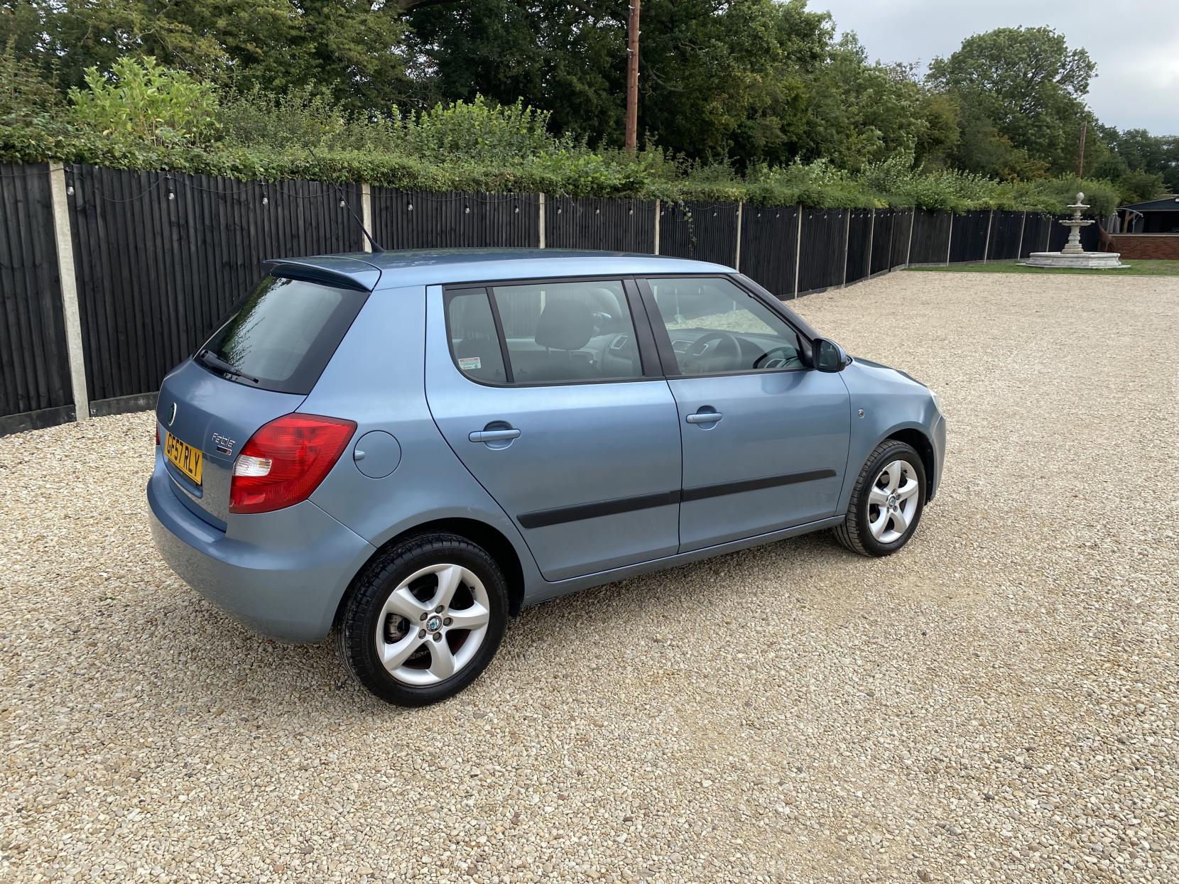 Skoda Fabia 1.6 16V 2 Hatchback 5dr Petrol Tiptronic (180 g/km, 105 bhp)