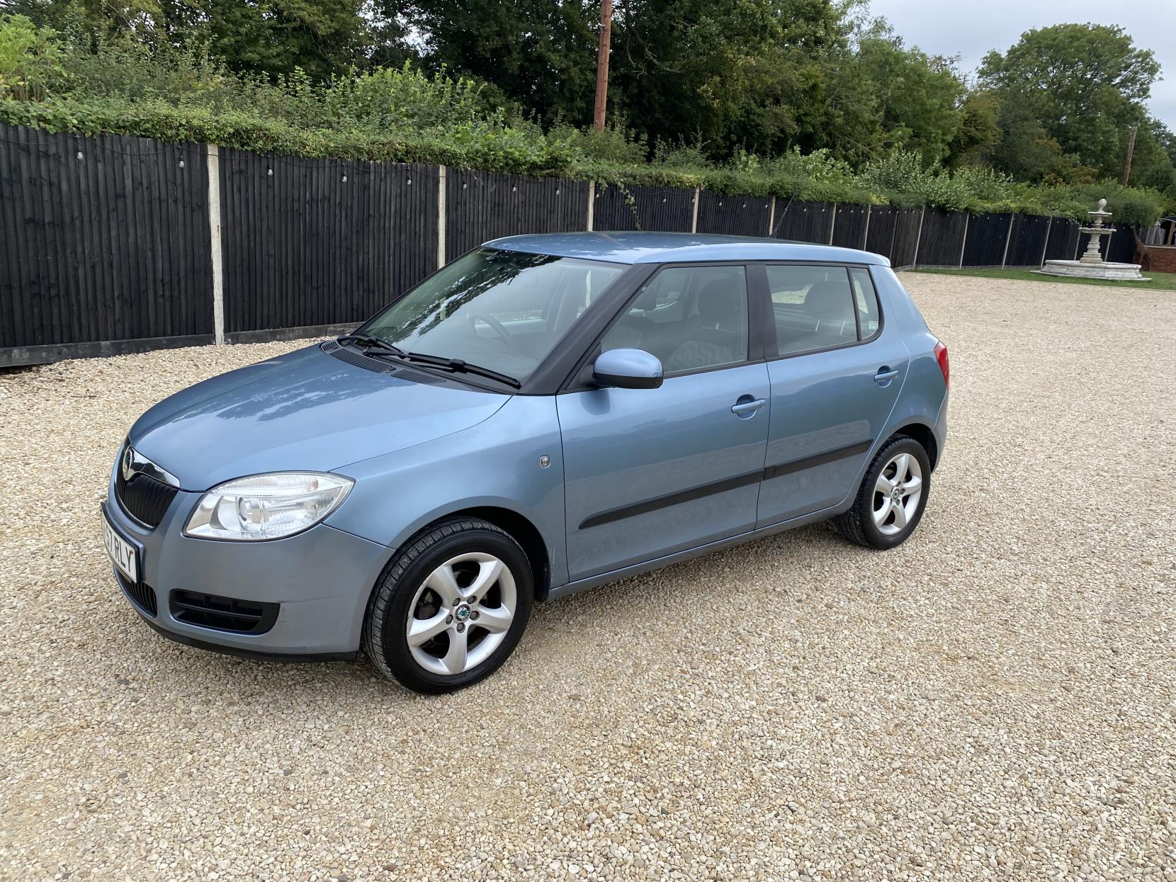 Skoda Fabia 1.6 16V 2 Hatchback 5dr Petrol Tiptronic (180 g/km, 105 bhp)