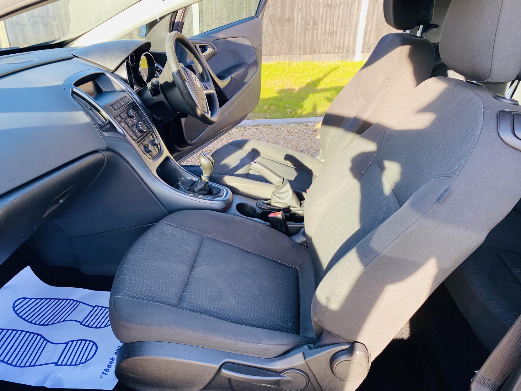 Vauxhall Astra GTC 1.6T 16V Sport Coupe 3dr Petrol Manual Euro 5 (180 ps)