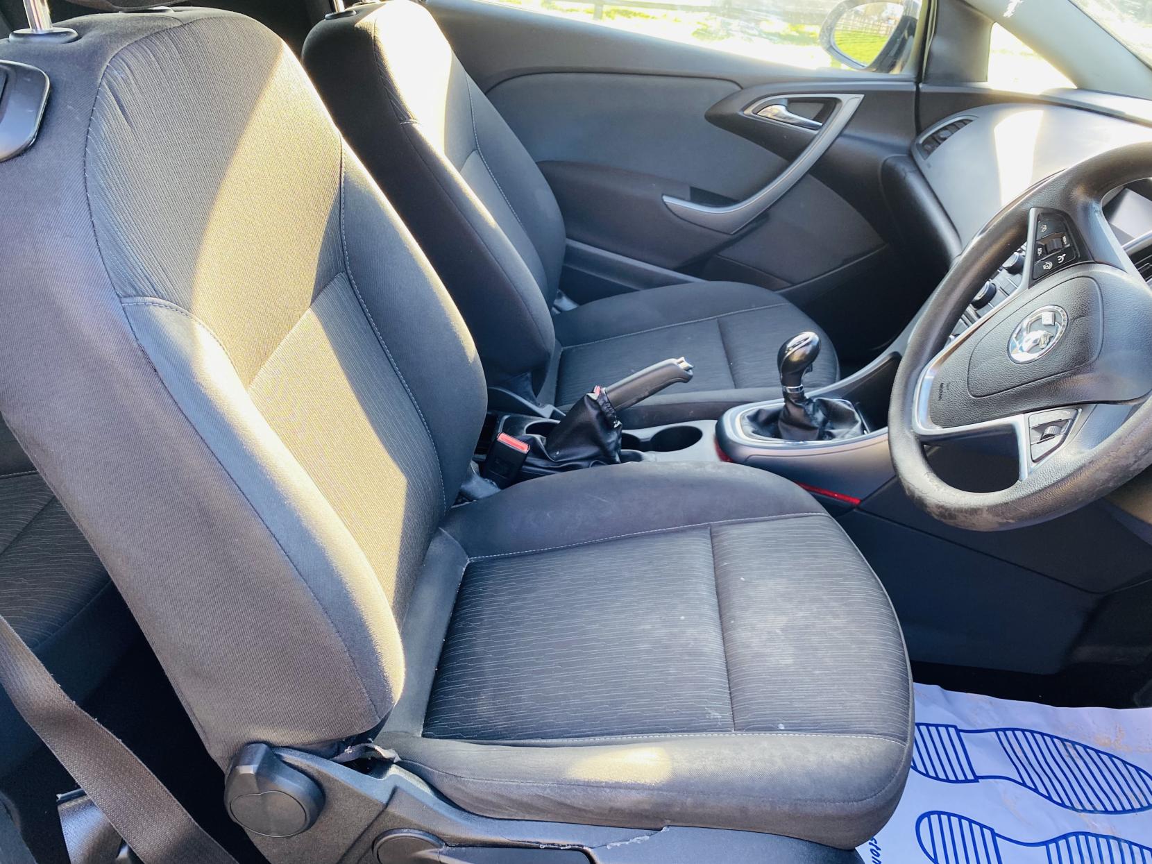 Vauxhall Astra GTC 1.6T 16V Sport Coupe 3dr Petrol Manual Euro 5 (180 ps)