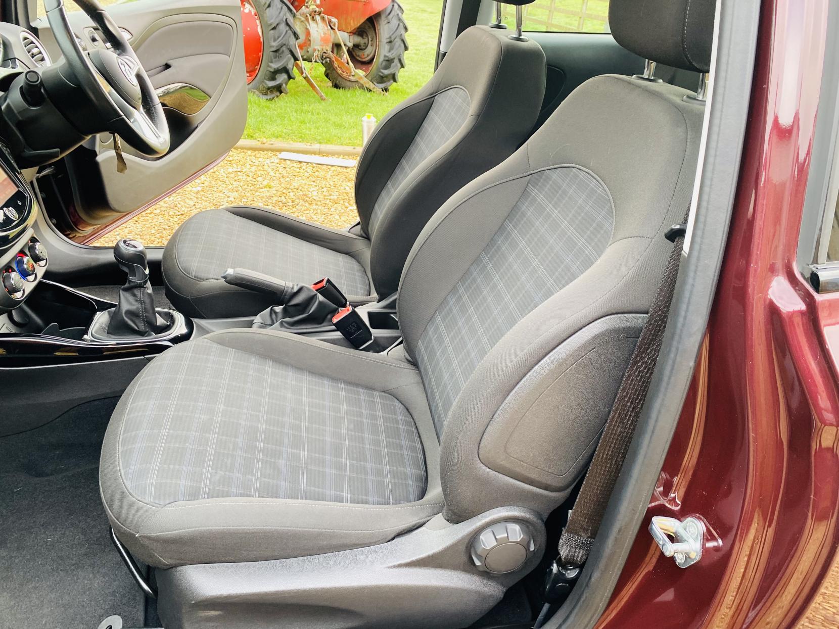 Vauxhall ADAM 1.2i GLAM Hatchback 3dr Petrol Manual Euro 6 (70 ps)