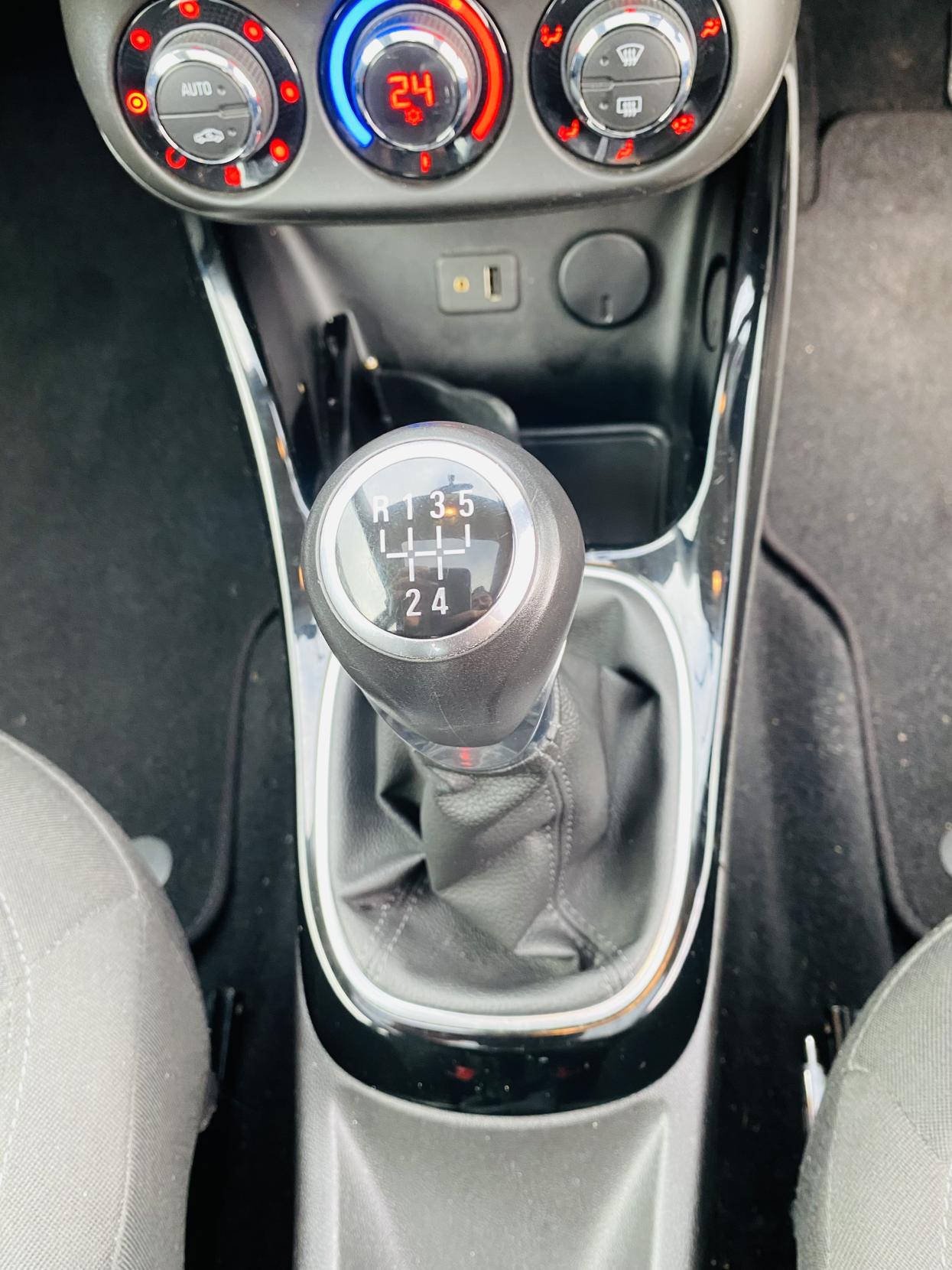 Vauxhall ADAM 1.2i GLAM Hatchback 3dr Petrol Manual Euro 6 (70 ps)