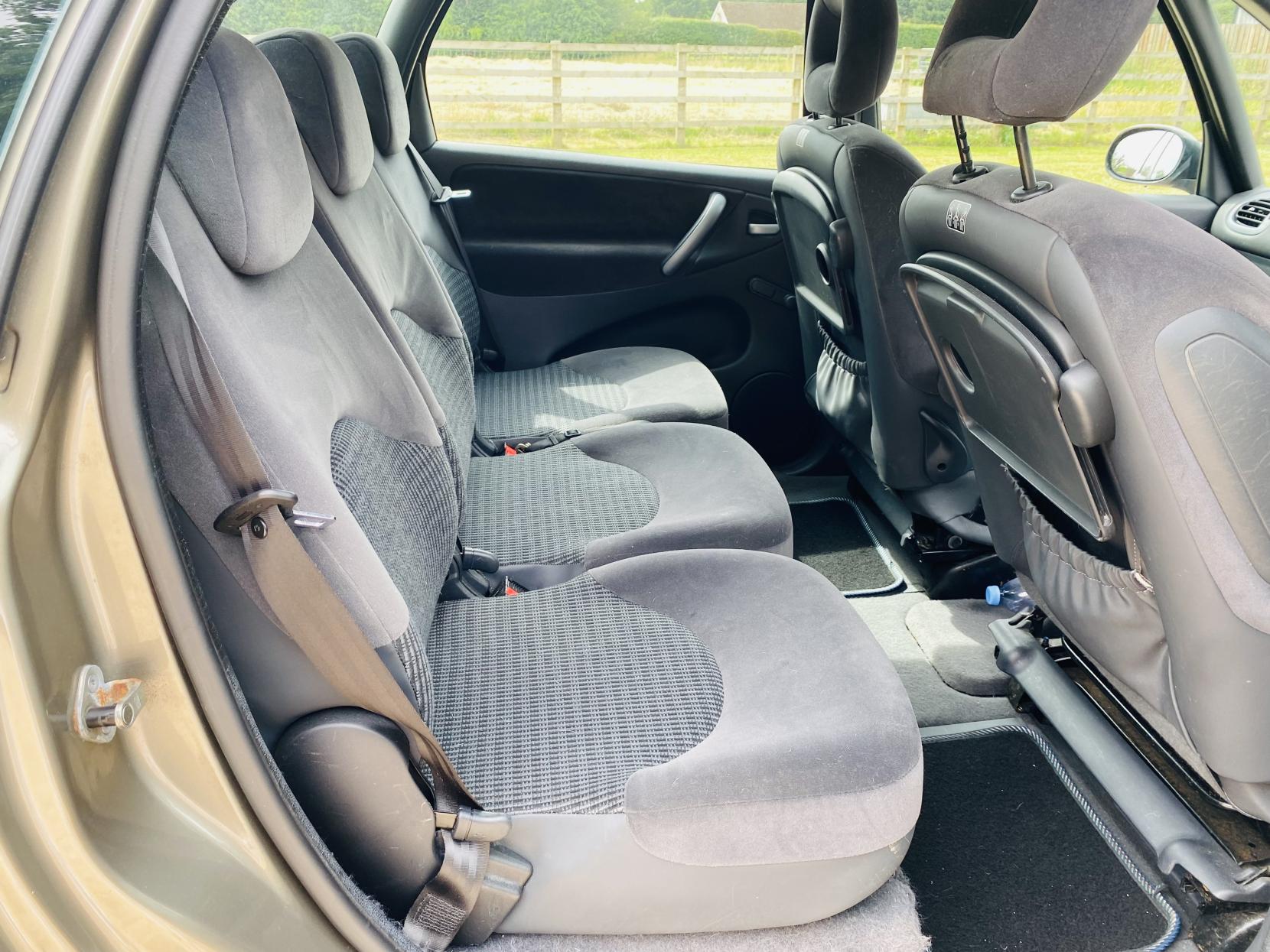 Citroen Xsara Picasso 1.6i 16V Desire MPV 5dr Petrol Manual (172 g/km, 110 bhp)