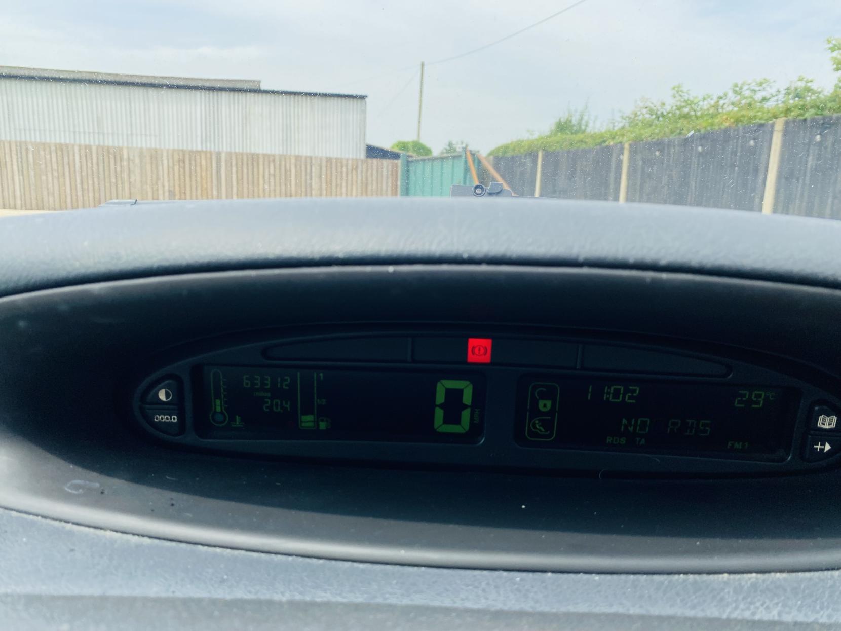 Citroen Xsara Picasso 1.6i 16V Desire MPV 5dr Petrol Manual (172 g/km, 110 bhp)