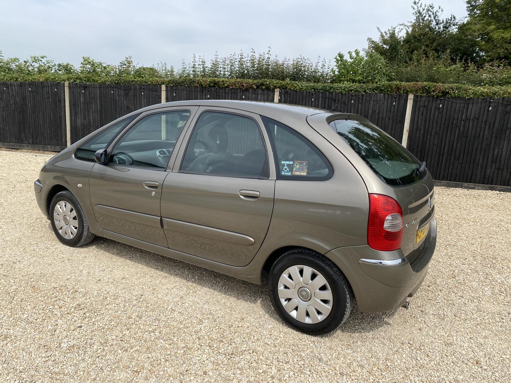 Citroen Xsara Picasso 1.6i 16V Desire MPV 5dr Petrol Manual (172 g/km, 110 bhp)