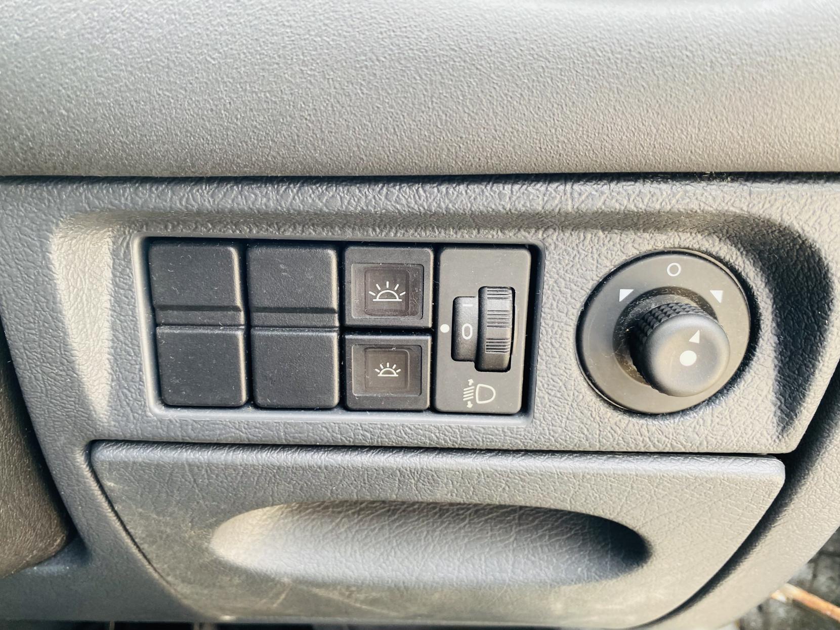 Citroen Xsara Picasso 1.6i 16V Desire MPV 5dr Petrol Manual (172 g/km, 110 bhp)