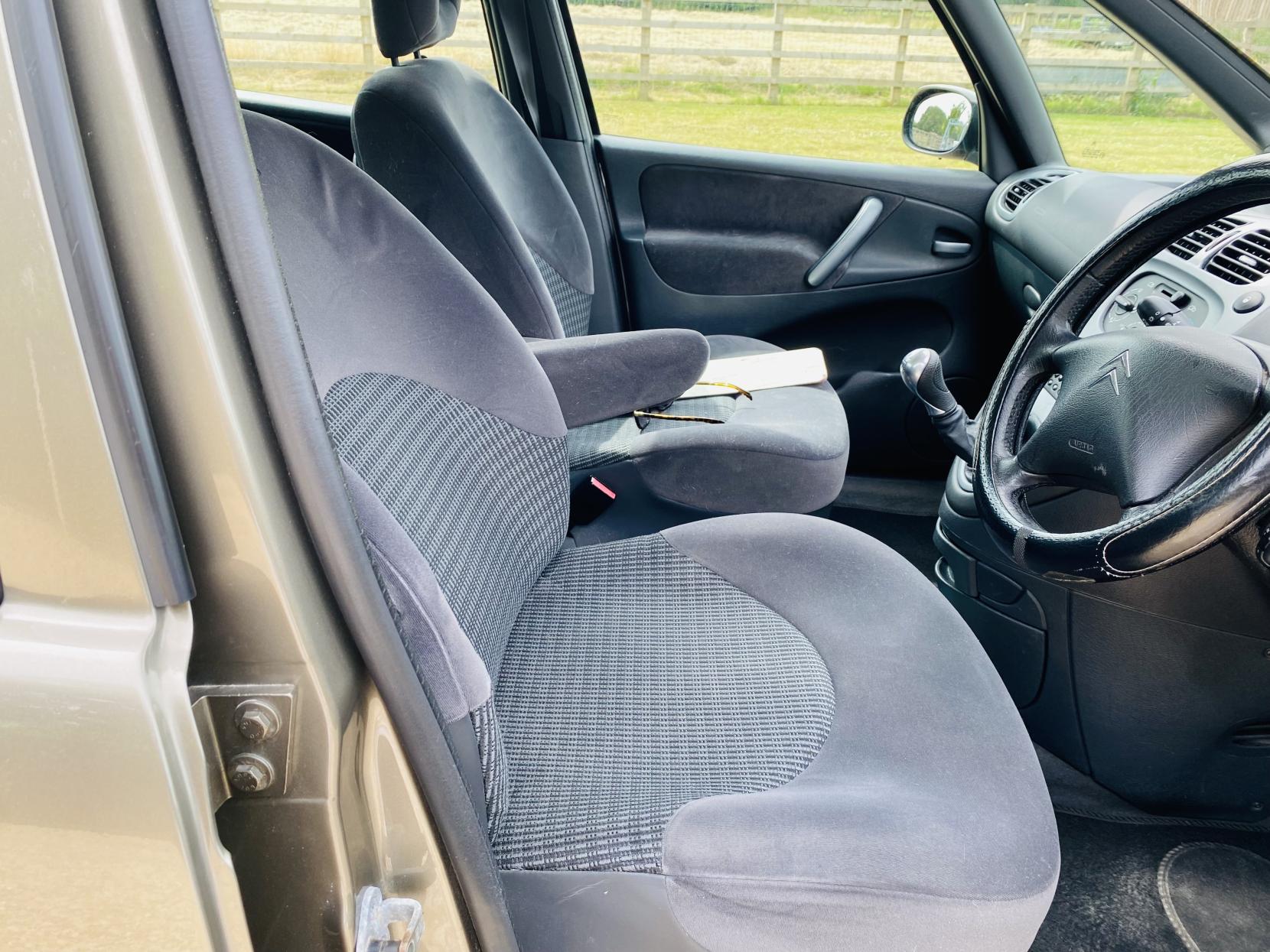 Citroen Xsara Picasso 1.6i 16V Desire MPV 5dr Petrol Manual (172 g/km, 110 bhp)