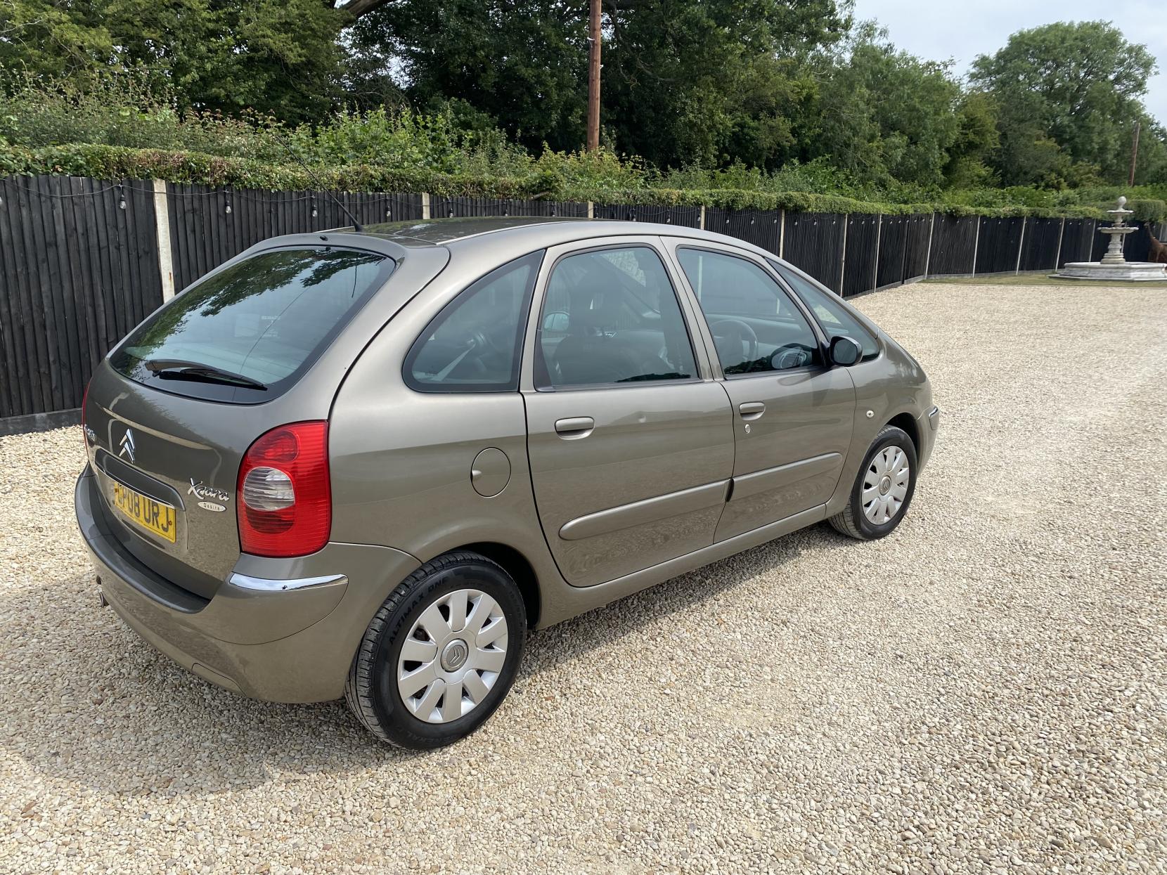 Citroen Xsara Picasso 1.6i 16V Desire MPV 5dr Petrol Manual (172 g/km, 110 bhp)