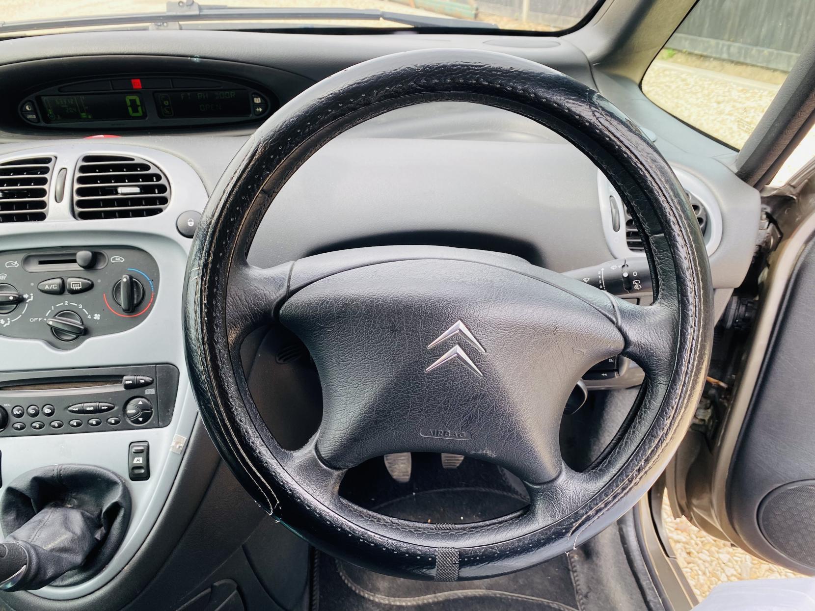 Citroen Xsara Picasso 1.6i 16V Desire MPV 5dr Petrol Manual (172 g/km, 110 bhp)