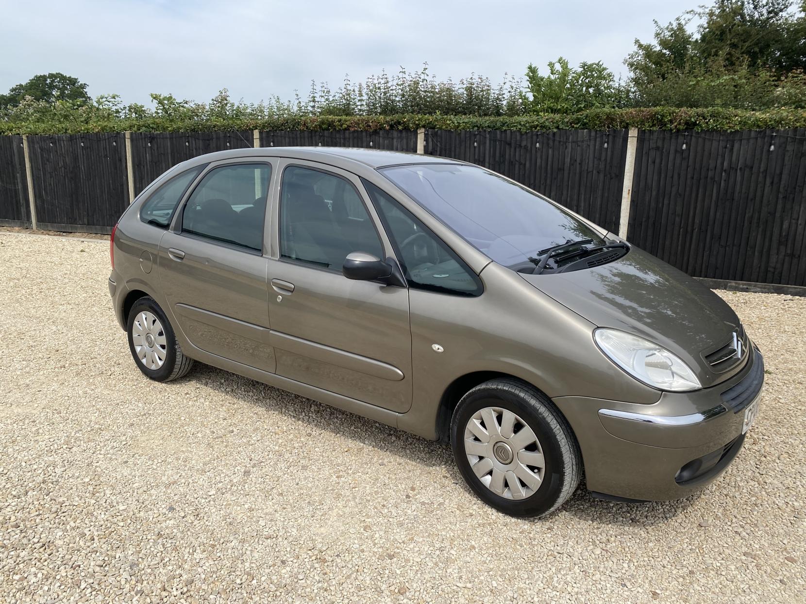 Citroen Xsara Picasso 1.6i 16V Desire MPV 5dr Petrol Manual (172 g/km, 110 bhp)
