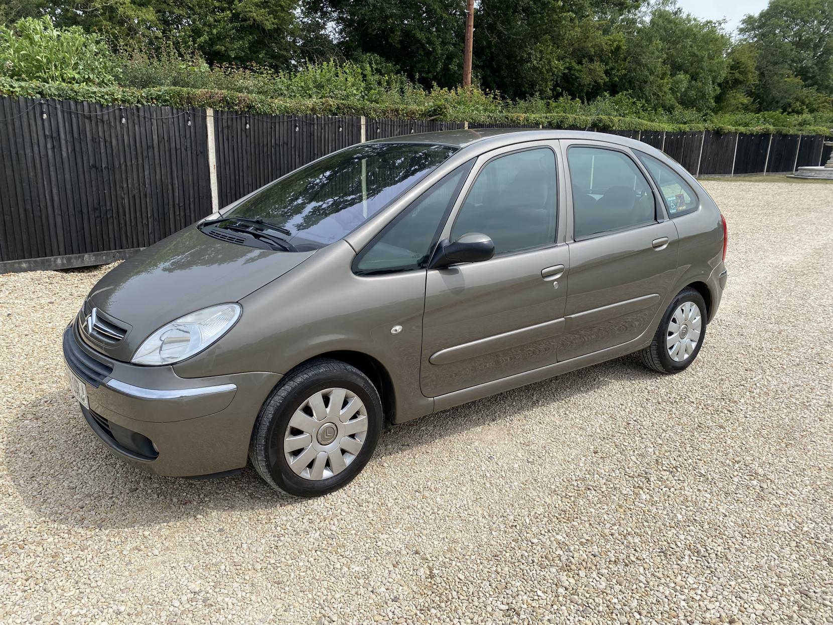 Citroen Xsara Picasso 1.6i 16V Desire MPV 5dr Petrol Manual (172 g/km, 110 bhp)