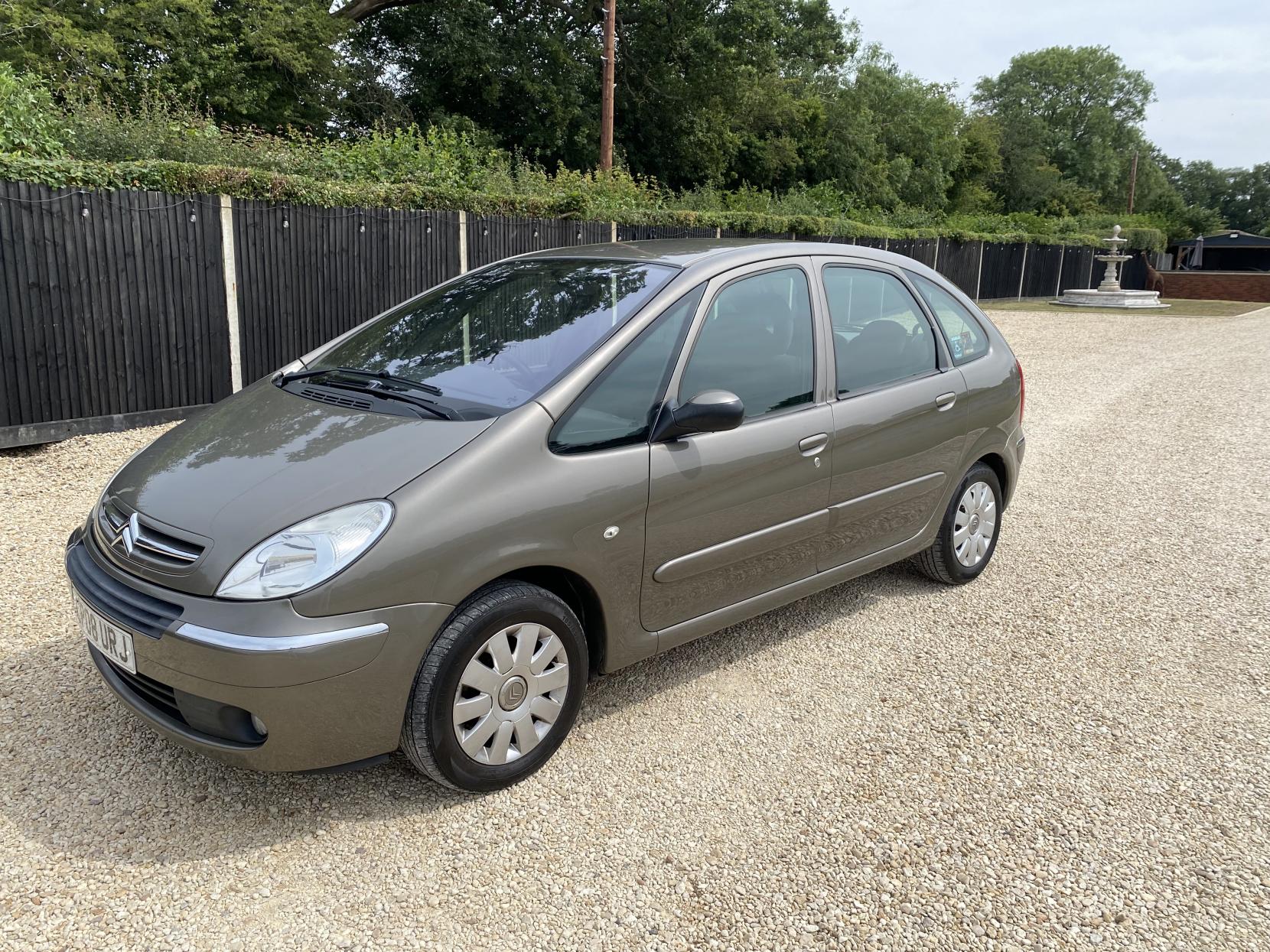 Citroen Xsara Picasso 1.6i 16V Desire MPV 5dr Petrol Manual (172 g/km, 110 bhp)