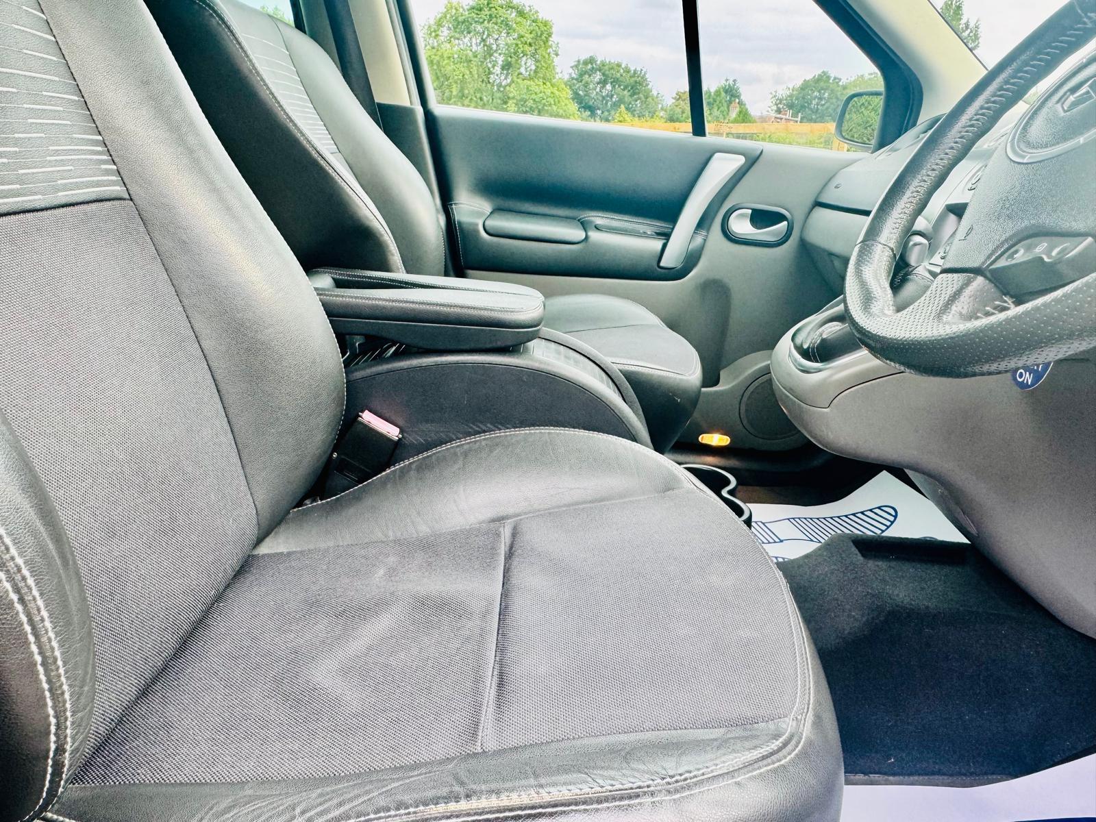 Renault Scenic 1.6 VVT Dynamique S MPV 5dr Petrol Automatic (191 g/km, 111 bhp)