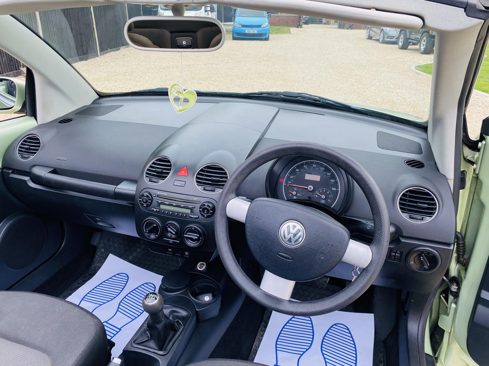 Volkswagen Beetle 1.4 16V Luna Cabriolet 2dr Petrol Manual Euro 4 (75 ps)