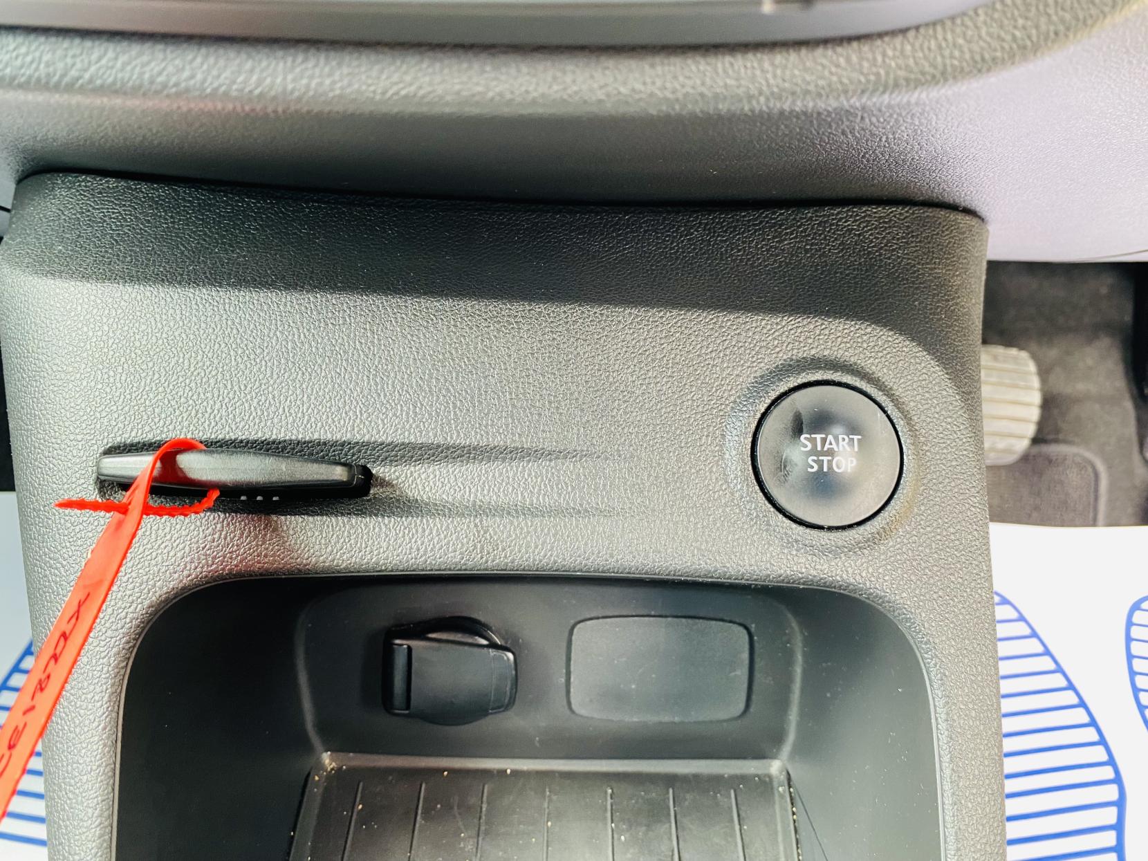 Renault Captur 0.9 TCe ENERGY Dynamique S Nav SUV 5dr Petrol Manual Euro 6 (s/s) (90 ps)