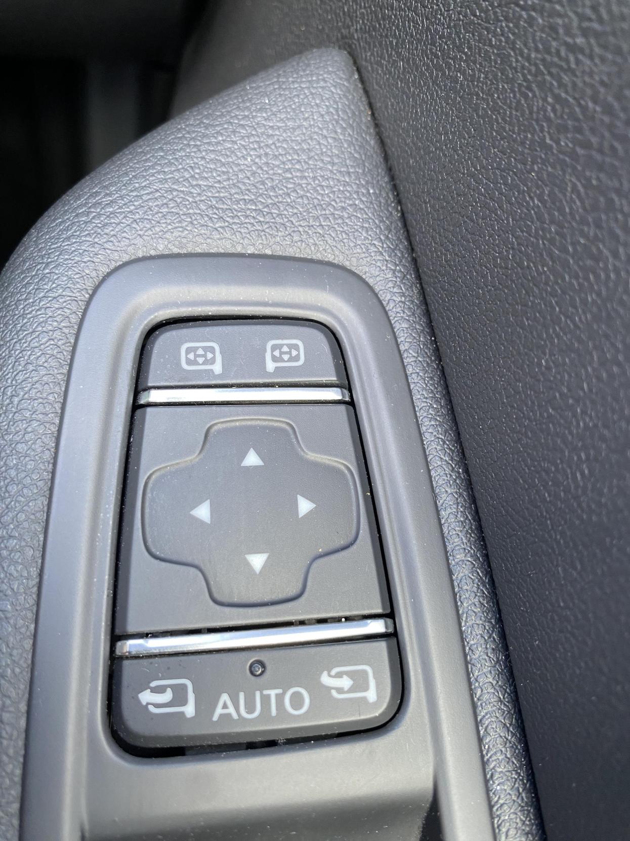 Renault Captur 0.9 TCe ENERGY Dynamique S Nav SUV 5dr Petrol Manual Euro 6 (s/s) (90 ps)