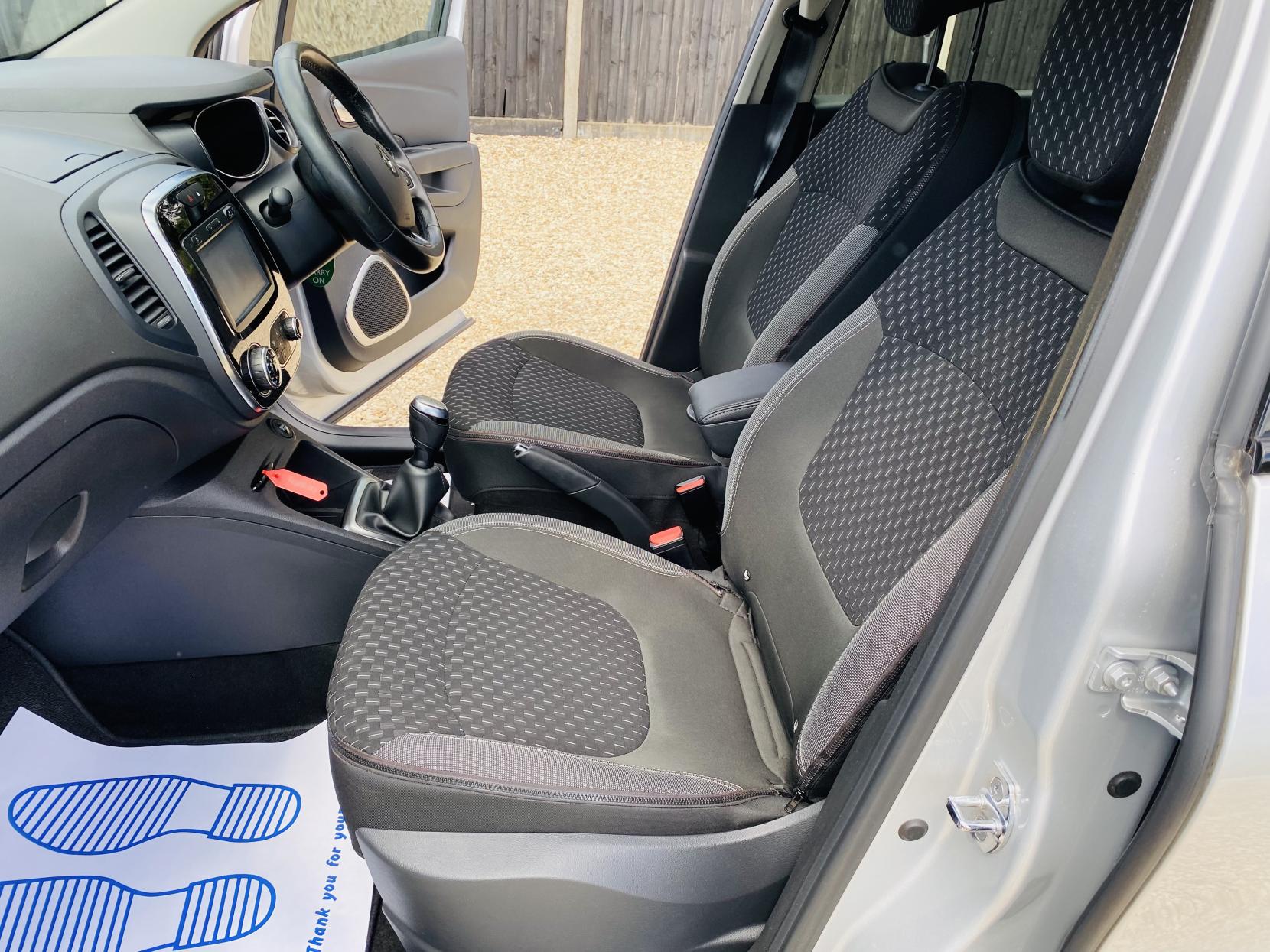 Renault Captur 0.9 TCe ENERGY Dynamique S Nav SUV 5dr Petrol Manual Euro 6 (s/s) (90 ps)